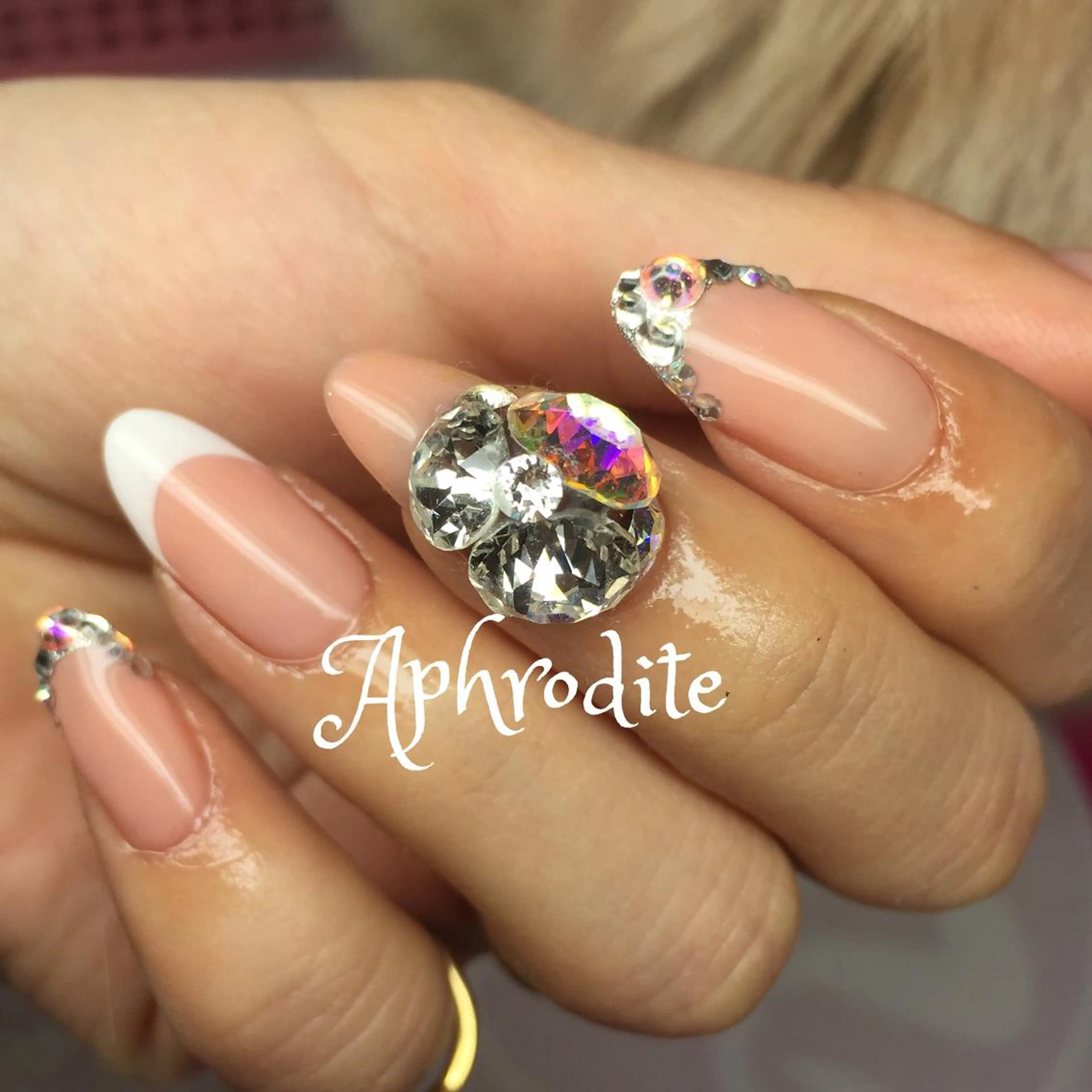 ネイル フレンチネイル キラキラネイル Aphrodite パラジェル認定サロンのネイルデザイン