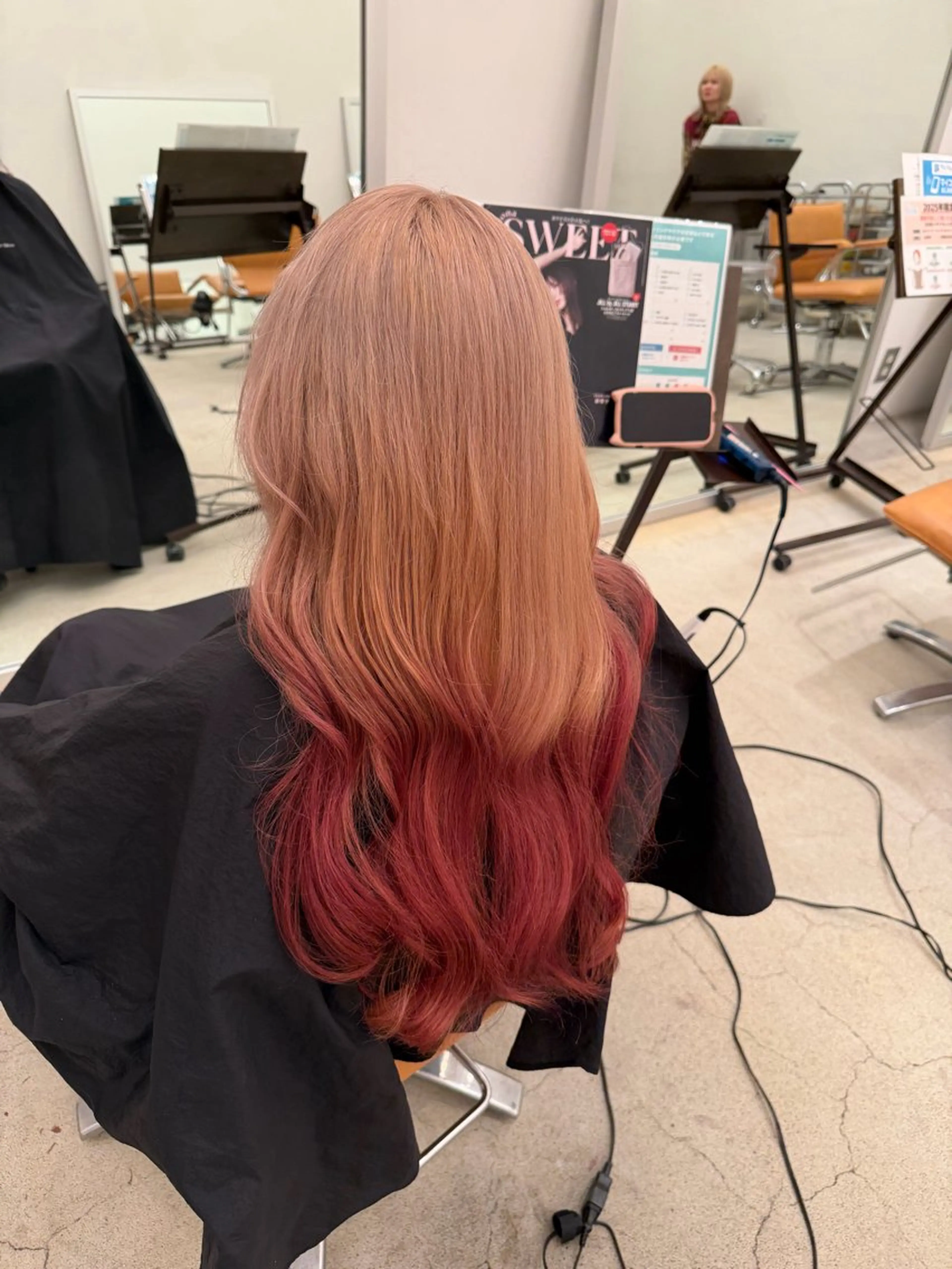 ロング カラー ブリーチ 萩原 紗妃のヘアスタイル
