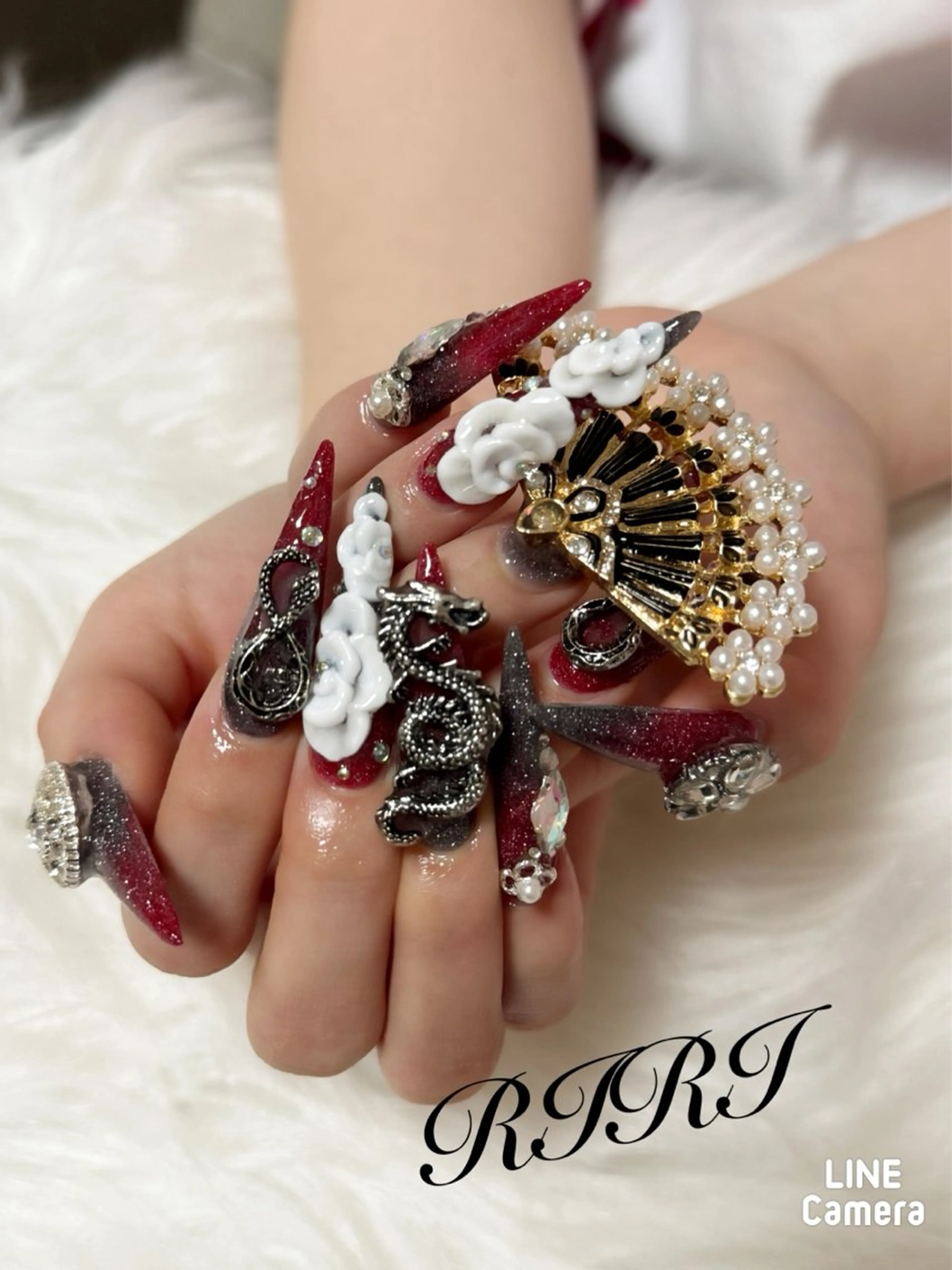 ネイル 成人式 フラッシュネイル フラワーネイル ジェルネイル ラメ(グリッター) riri オーナーのネイルデザイン