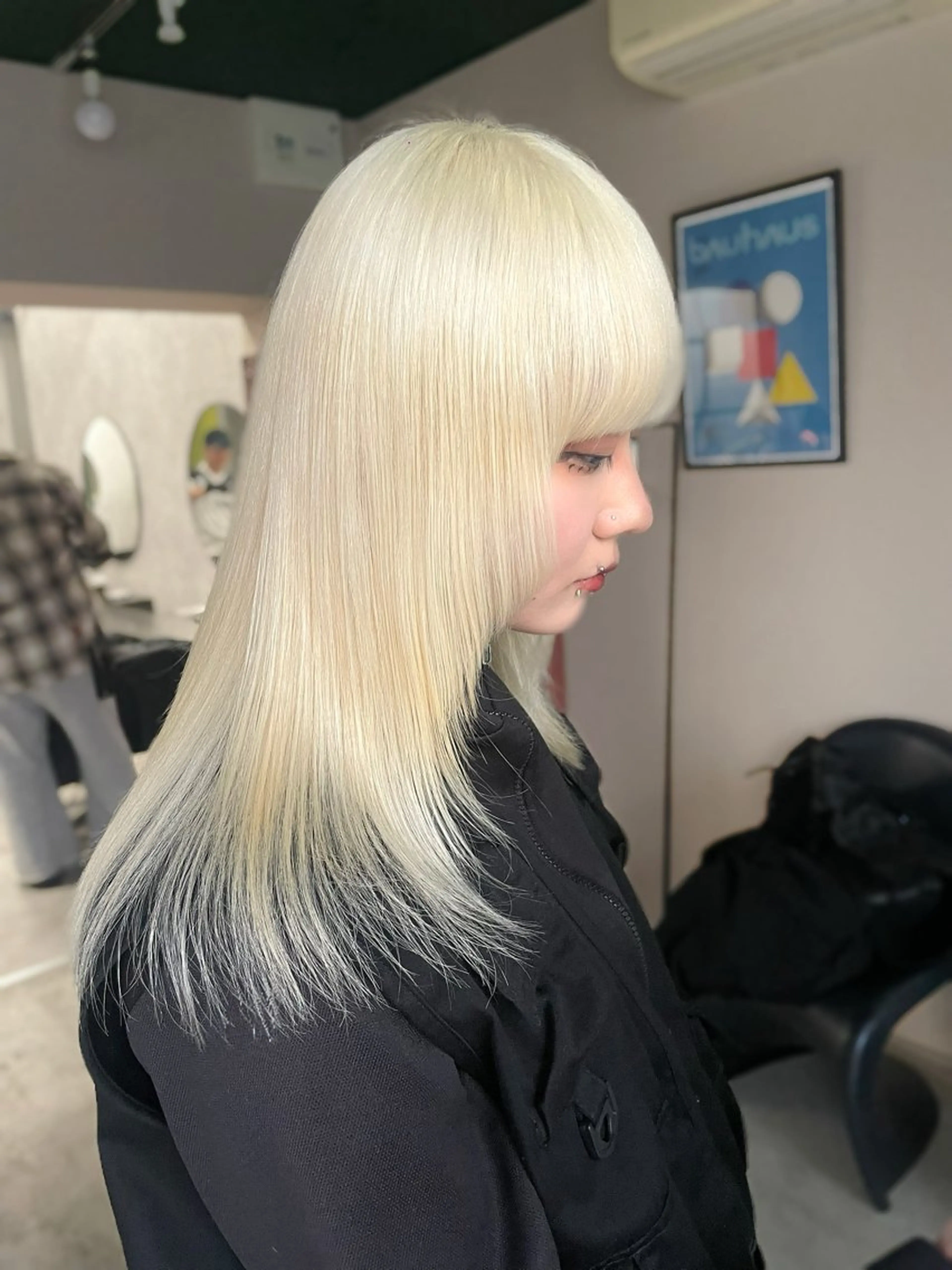 【当日限定メニュー🉐】2回ブリーチ+ケアカラー🫧 大阪/梅田/ブリーチ/の写真