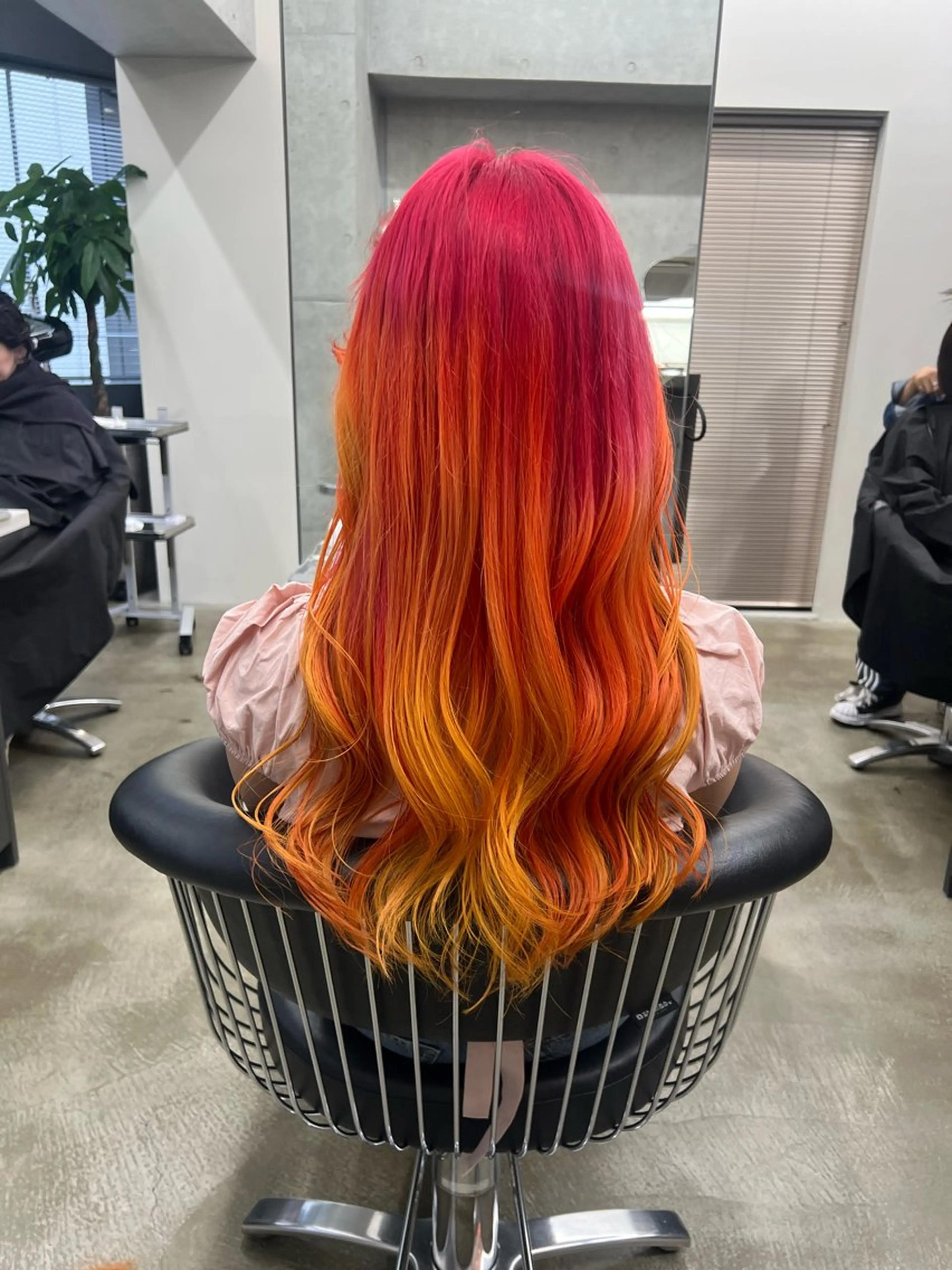 ミディアム カラー カット ヘアカラー ハイトーンカラー/ さらさのヘアスタイル