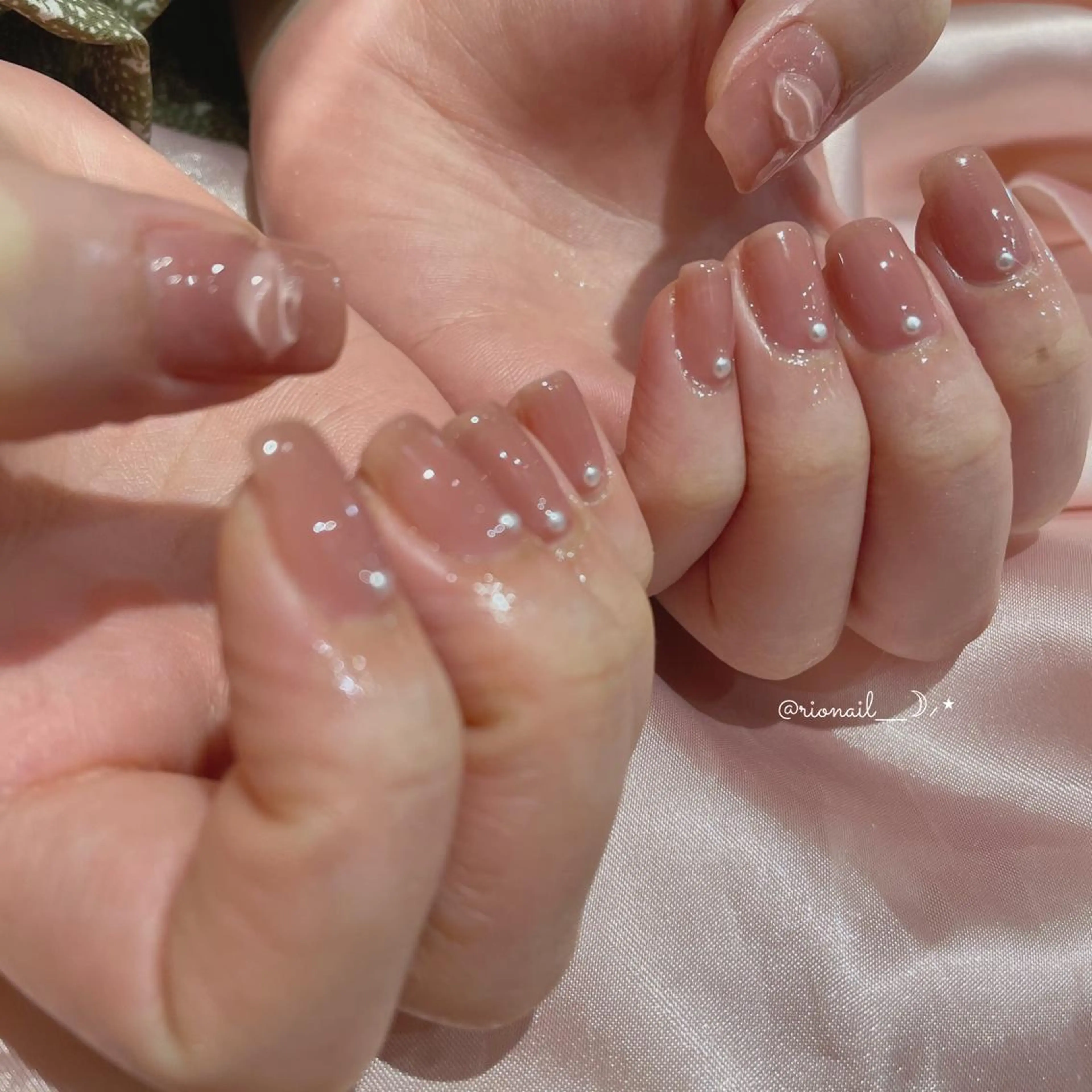 ネイル アートネイル ブラウン ピンク ハンドネイル 𝘙𝘪𝘰𝘯𝘢 ...🕯🤍のネイルデザイン