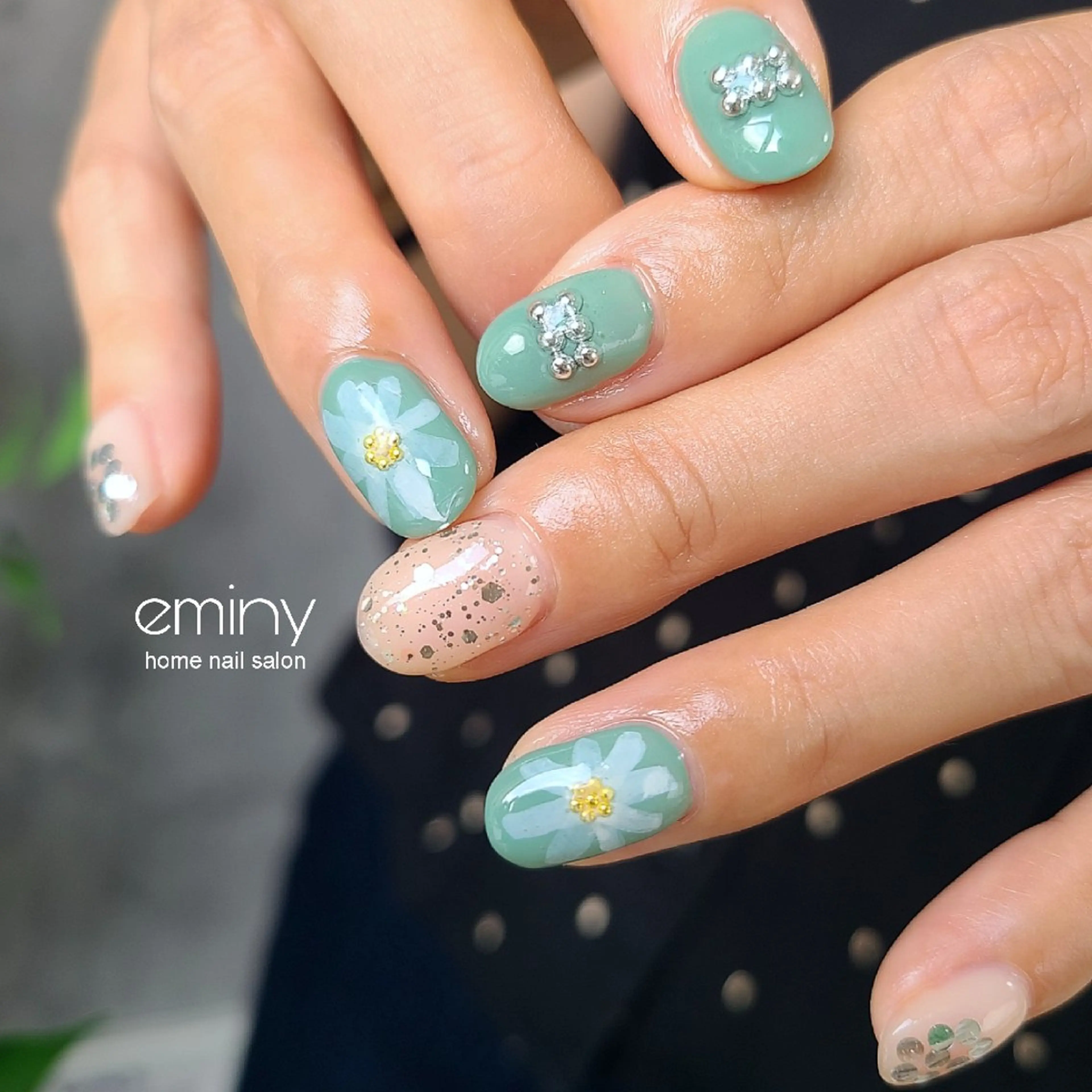 ネイル フラワーネイル ジェルネイル 韓国ネイル シルバー 夏ネイル ハンドネイル nail salon  eminyのネイルデザイン