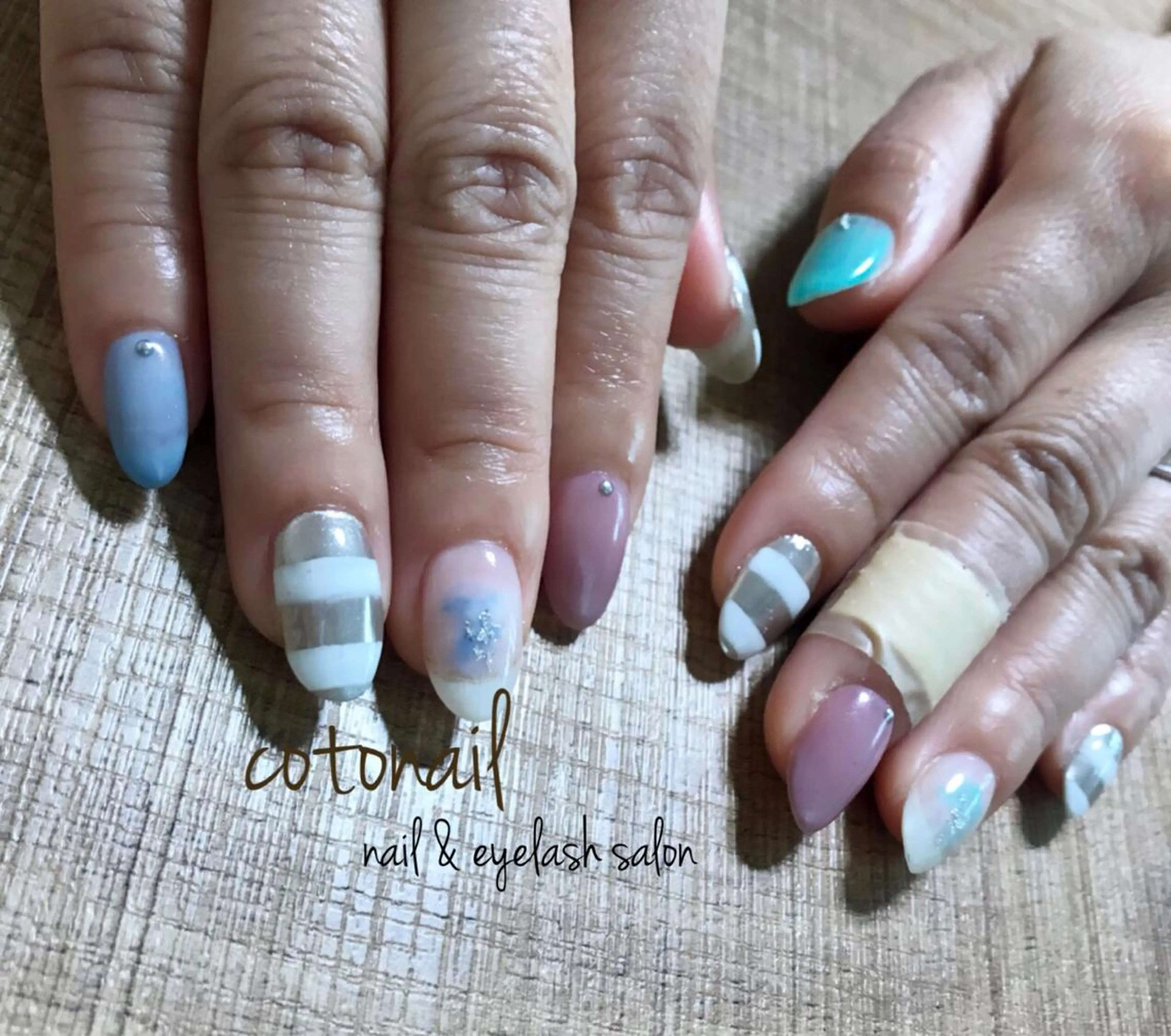 ミディアム ネイル アートネイル ハンドネイル ツメトマツゲ .のネイルデザイン