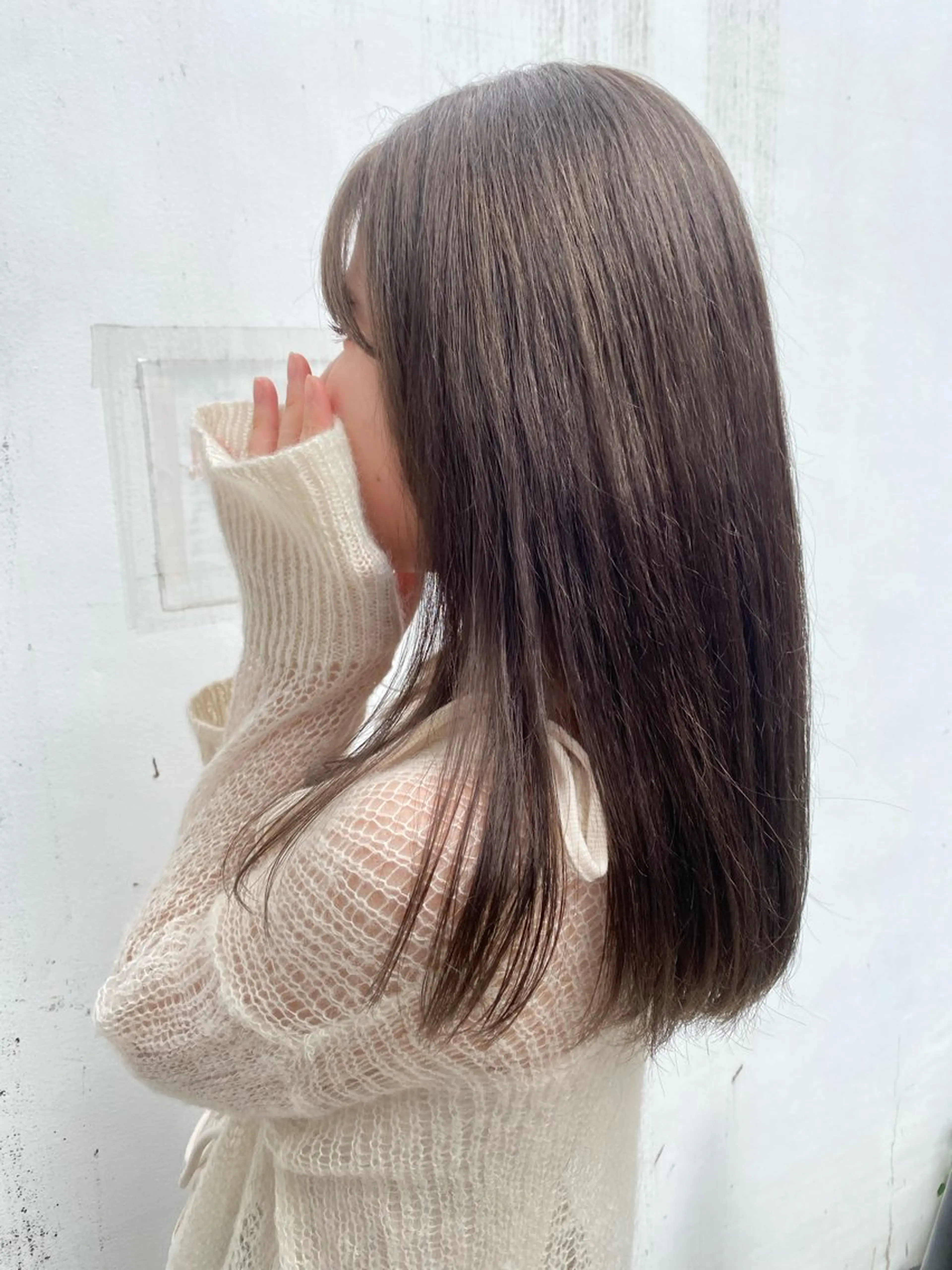 カラー グレージュ オリーブグレージュ オリーブグレー カット ヘアカラー トリートメント レイヤー/ハイトーン ヒガシサヨのヘアスタイル