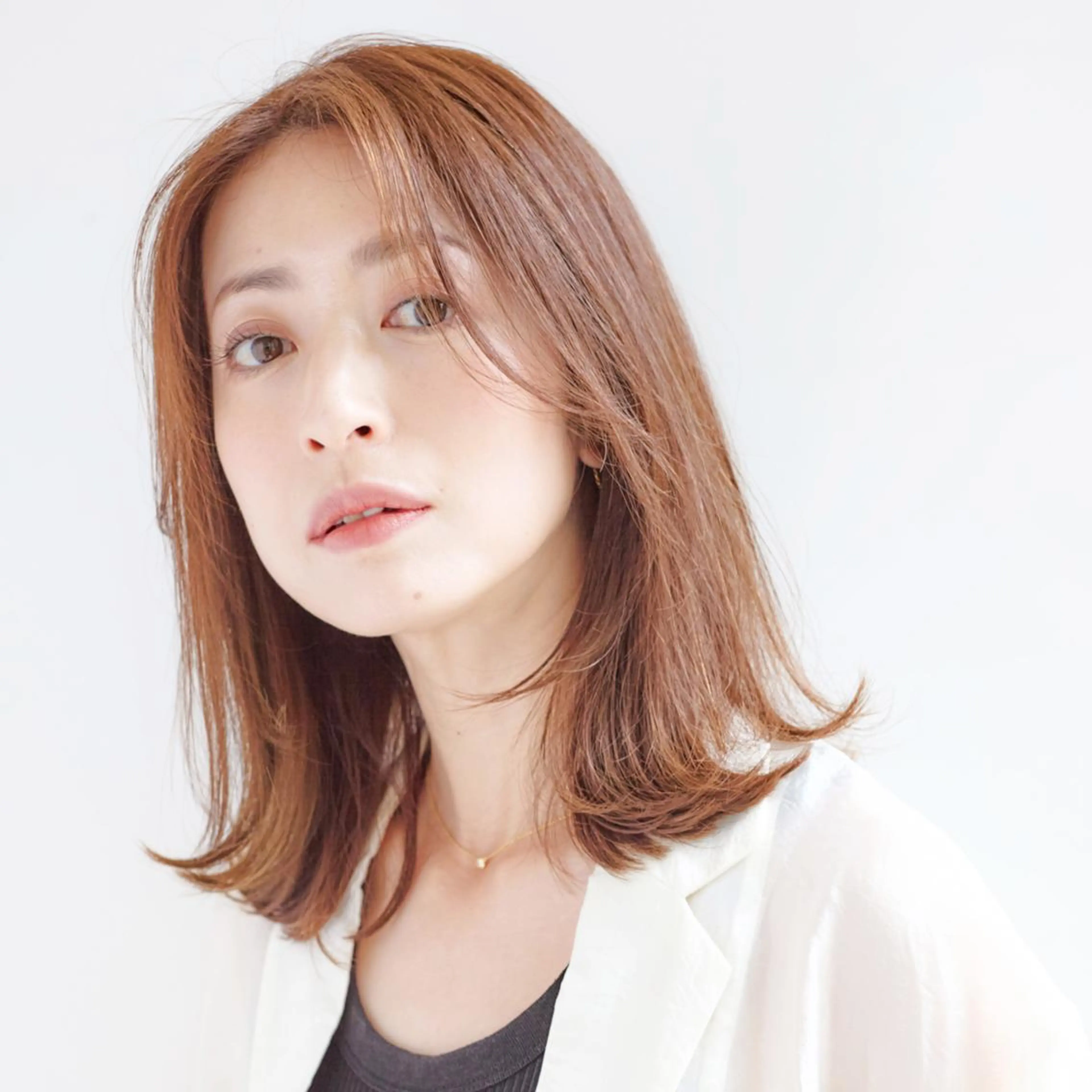 【白髪を目立たせたくない方や透明感のあるカラーが好きな方におススメ】カット+白髪ぼかしハイライト+カラー+トリートメントの写真