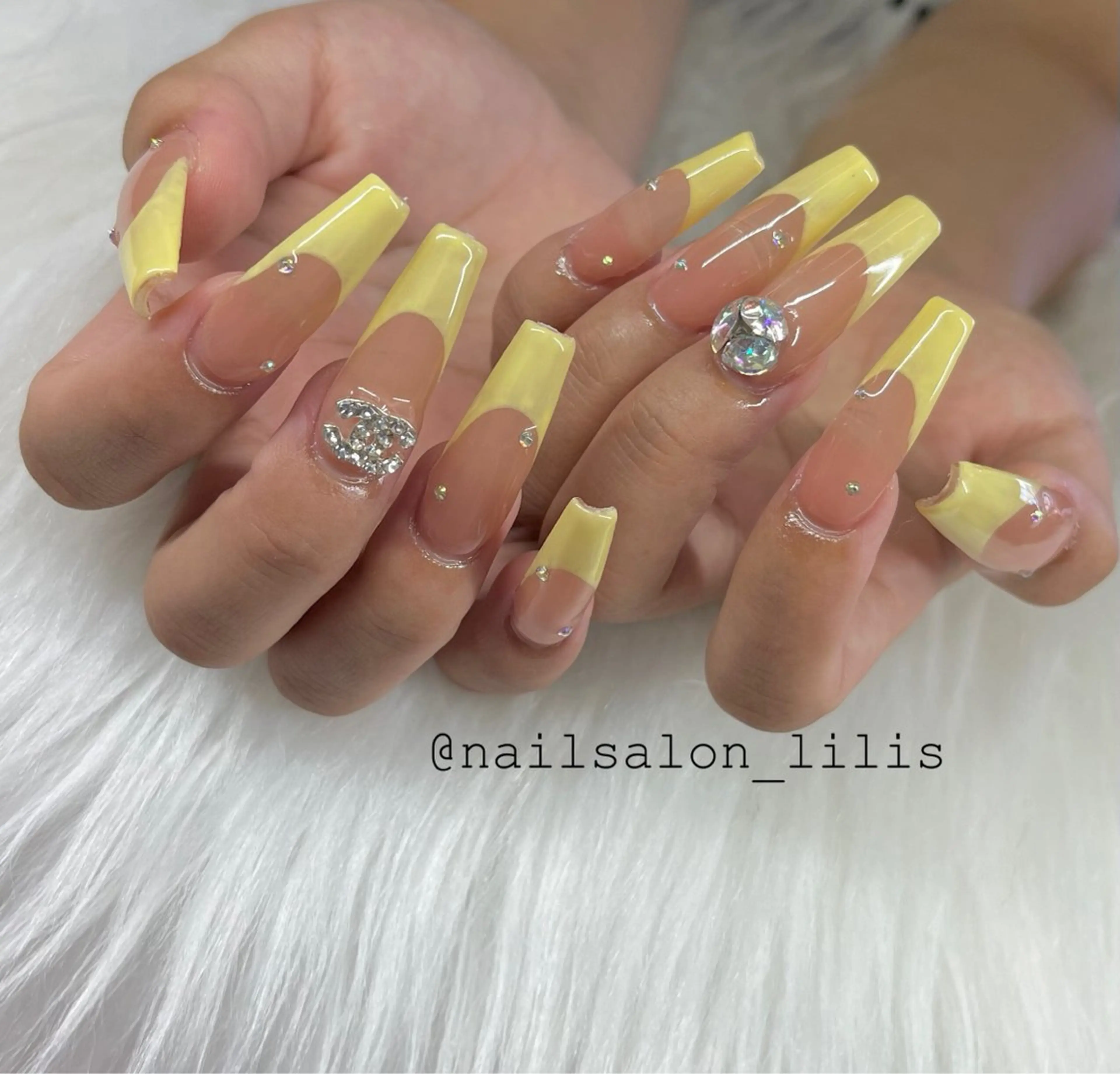 ネイル 黄色 ハンドネイル nailsalon lilis所属・nailsalon Lilisのネイルデザイン