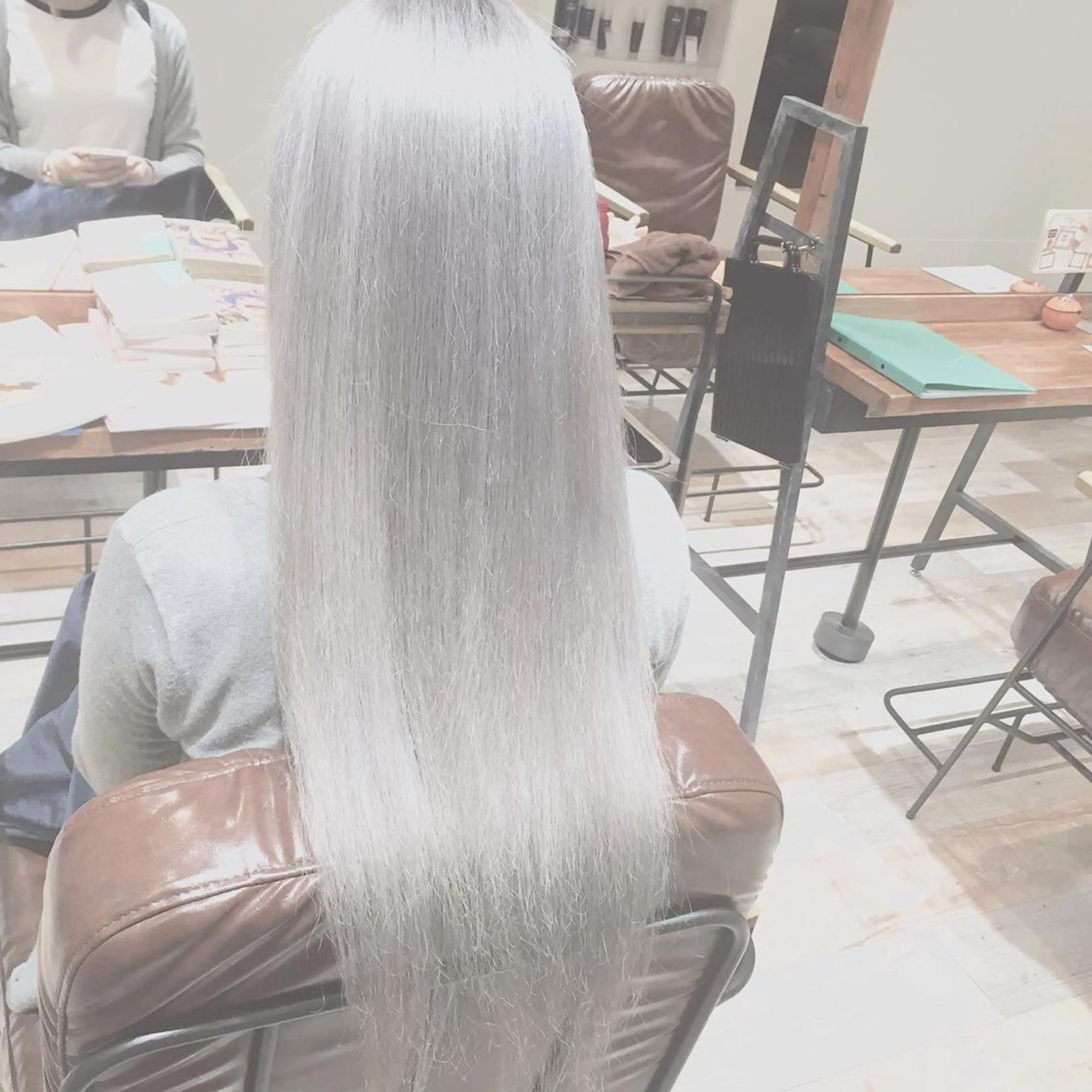 ロング カラー アッシュ シルバー ホワイトアッシュ lafith hair dope所属・[外国人風カラー] 店長 田中健太のヘアスタイル