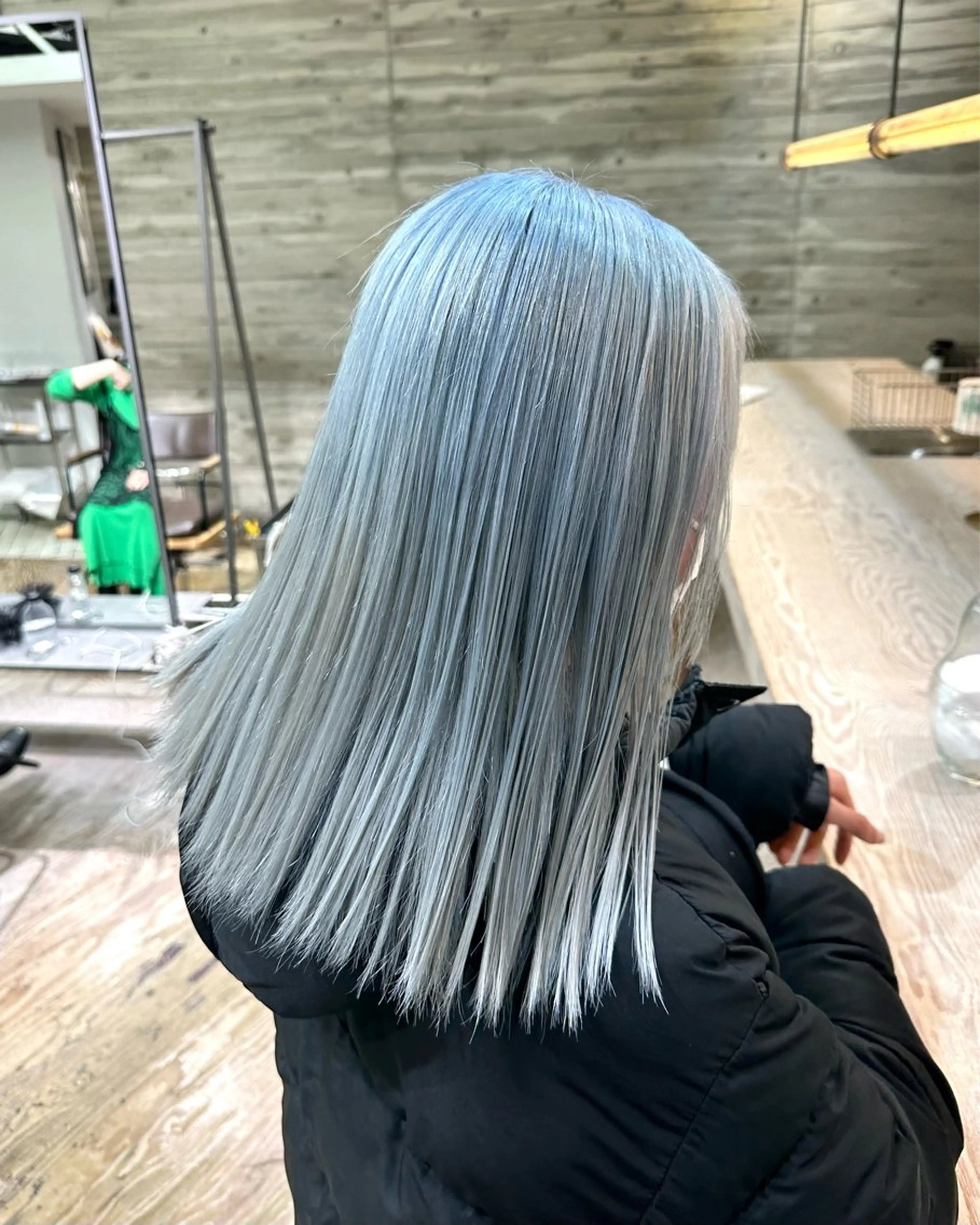 カラー 抜きっぱなしブロンド ササキカズマのヘアスタイル