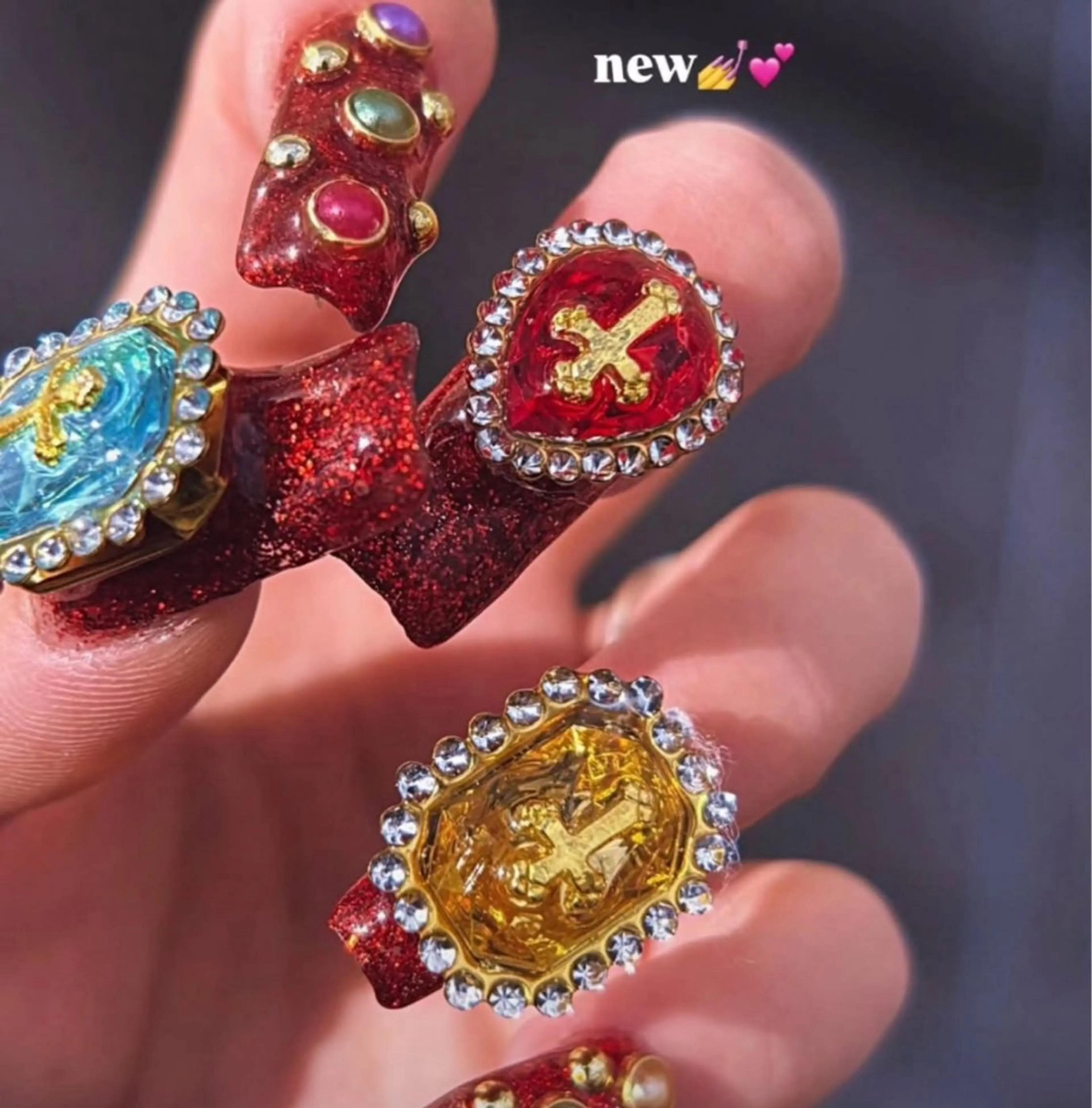 ネイル ボルドー ゴールド ロングネイル 8appy YUKITIN.Bのネイルデザイン