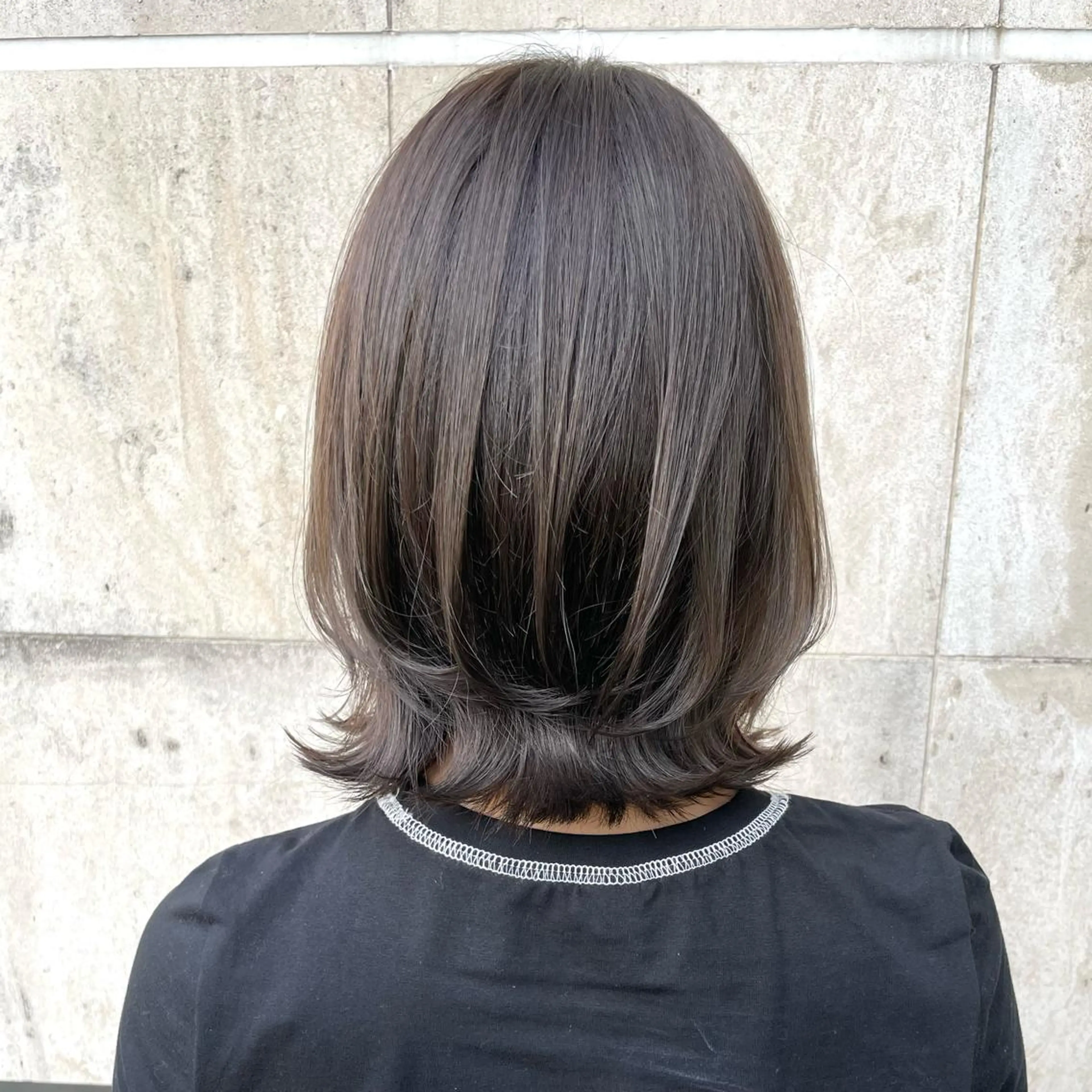 ミディアム カラー ブリーチ 透明感カラー グレージュ ハイライトカラー ブリーチなしカラー カット ヘアカラー トリートメント アオガミ （前髪顔周りカット）のヘアスタイル