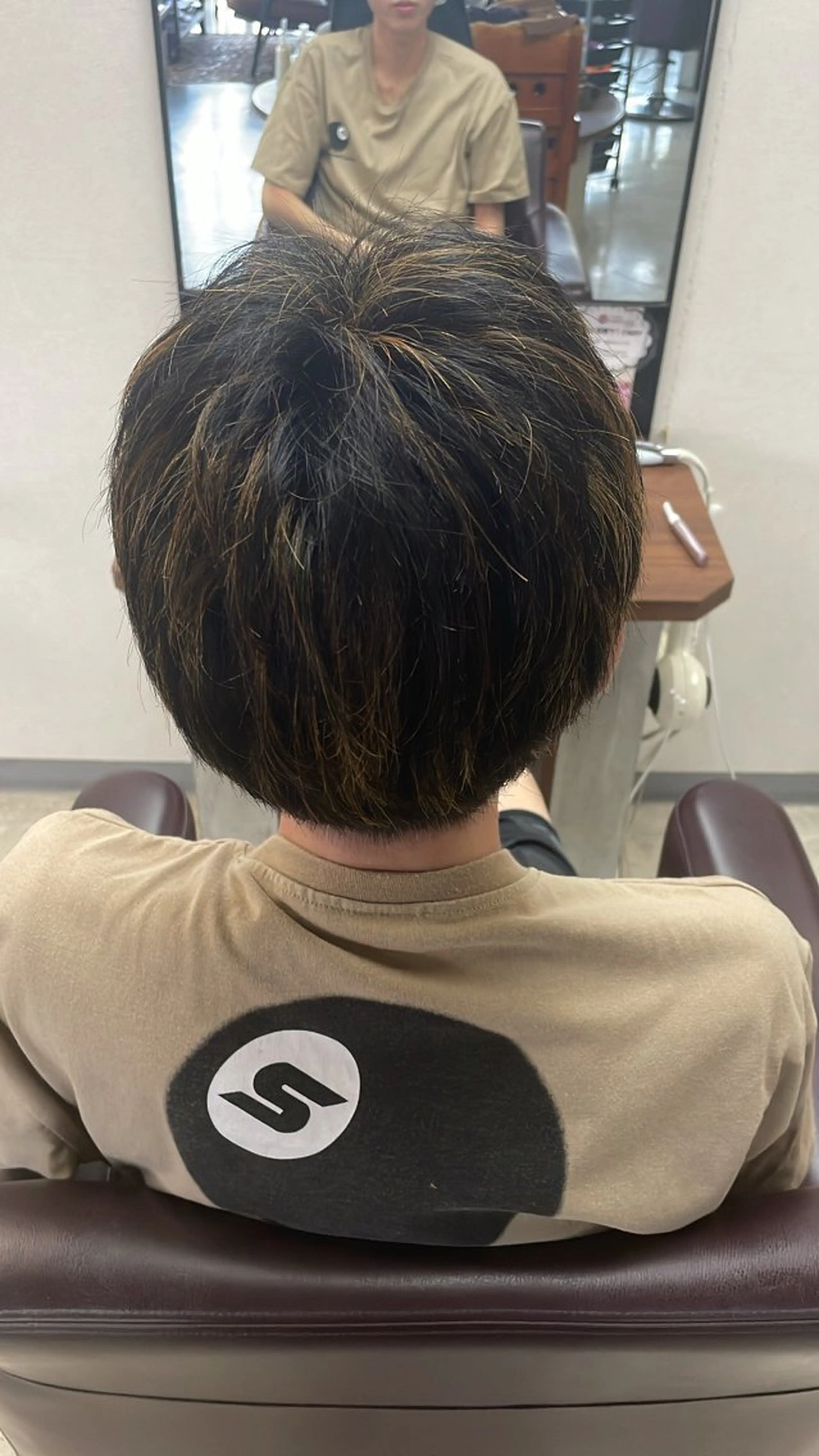 ショート カラー メンズ メンズハイライト 抜きっぱなしブロンド ハイライトカラー ハイライト 石川 明歌音のヘアスタイル