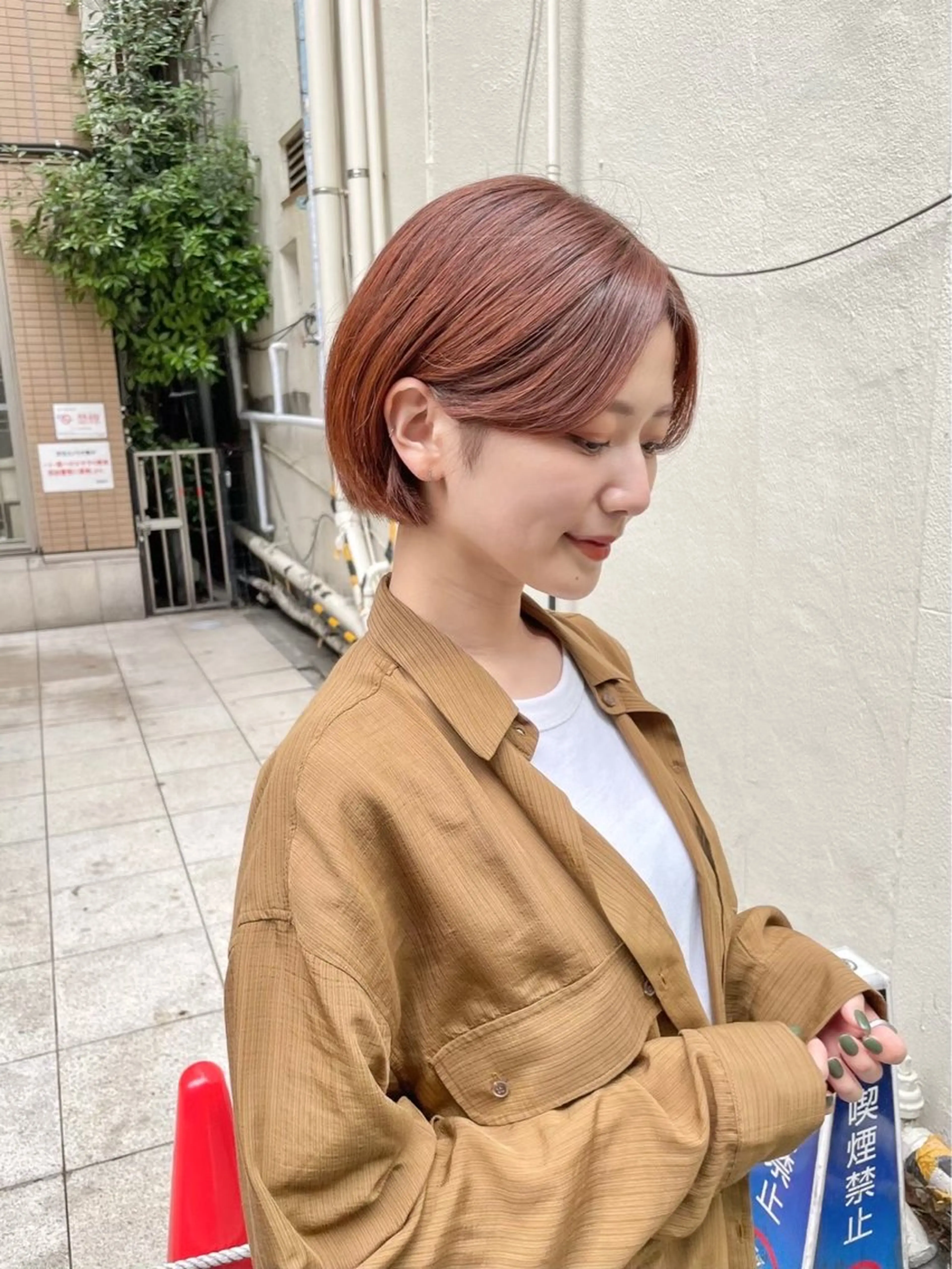 ショート カラー アッシュ ミストバング ベージュカラー ブリーチ デザインカラー 長谷川 湧のヘアスタイル