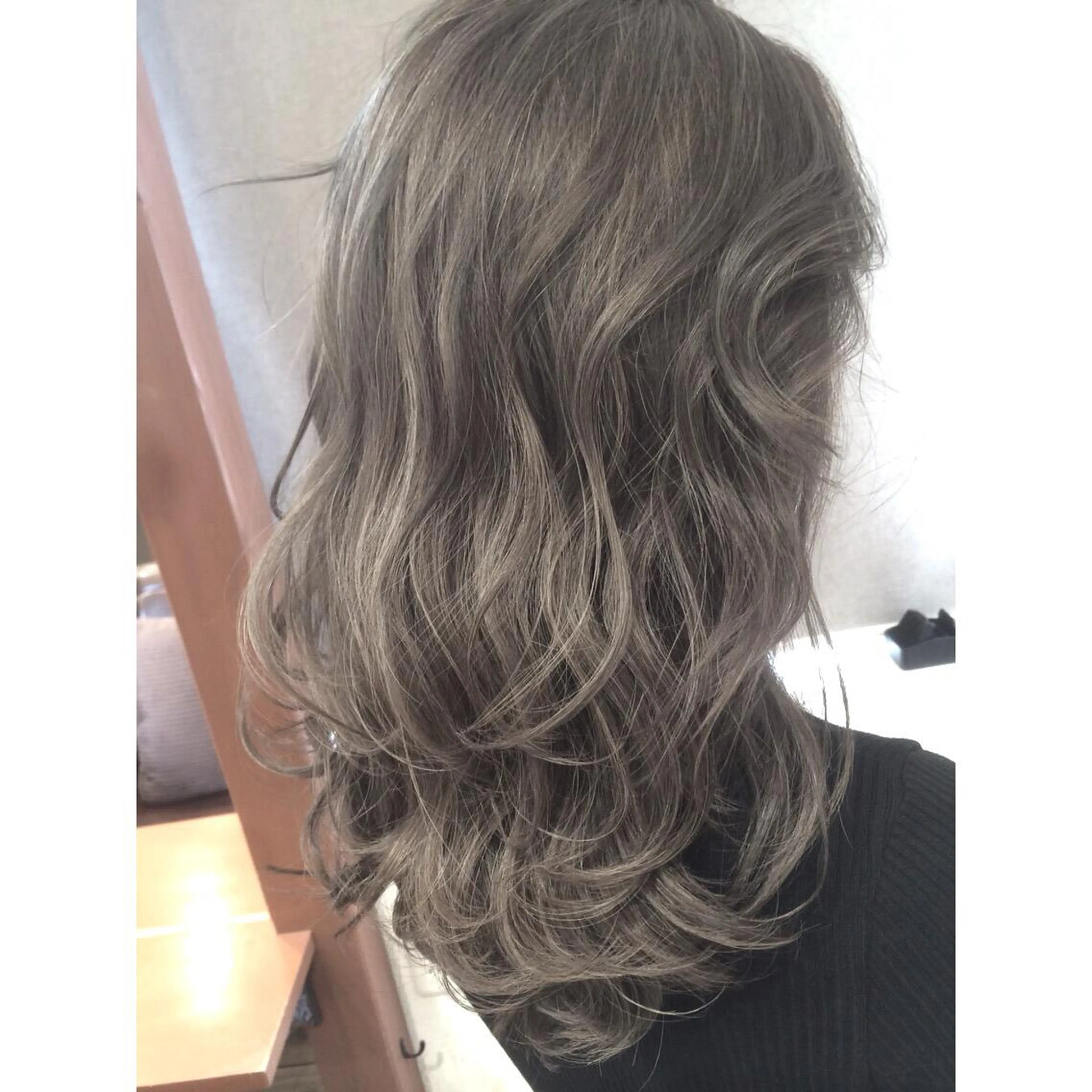 ミディアム カラー ベージュカラー ハイライトカラー 3Dハイライト ハイライト ヘアカラー トリートメント 井上 一平のヘアスタイル