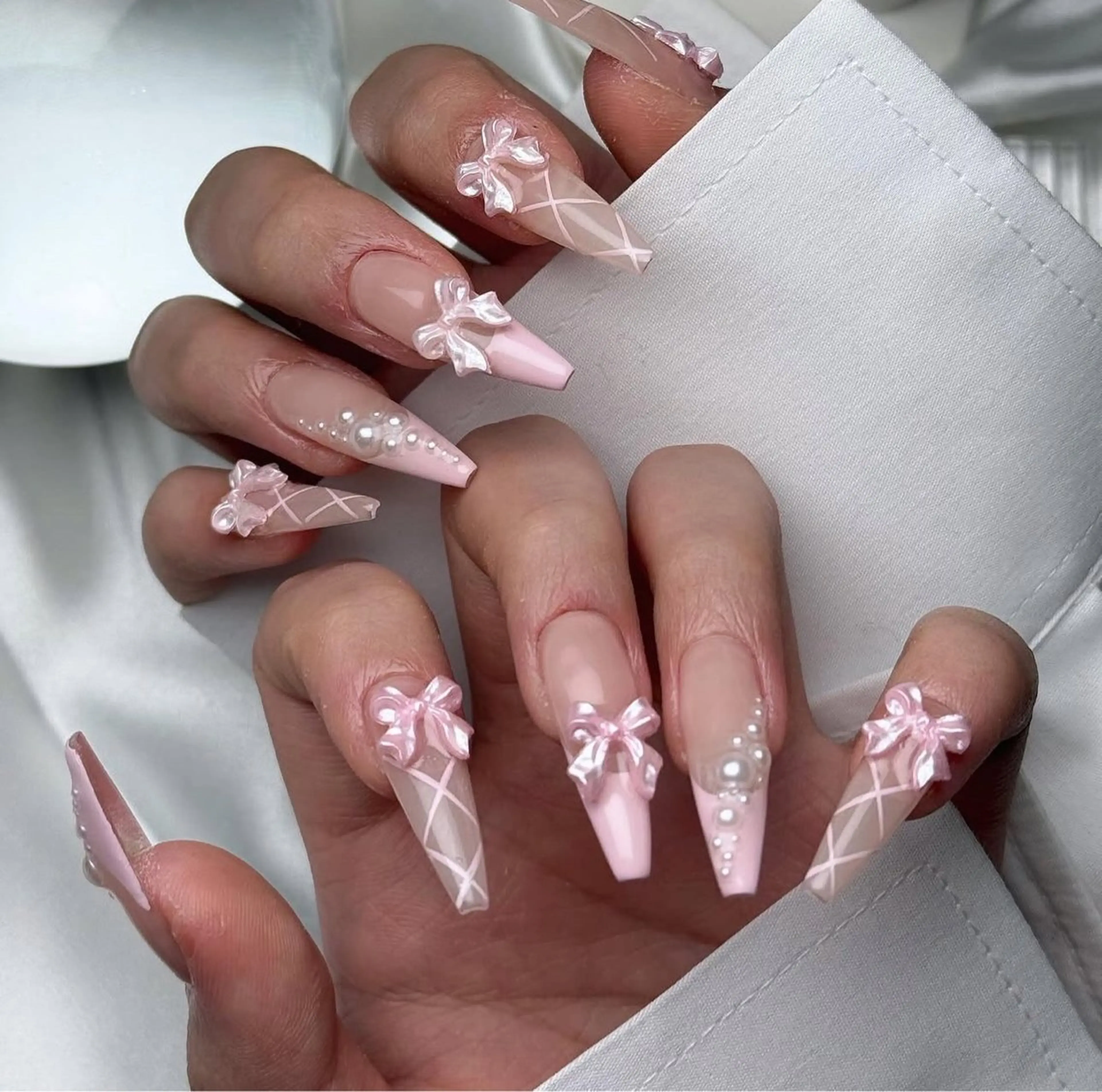 ネイル オーロラネイル フレンチネイル ジェルネイル ハロウィン キラキラネイル H.baby Nail Salonのネイルデザイン