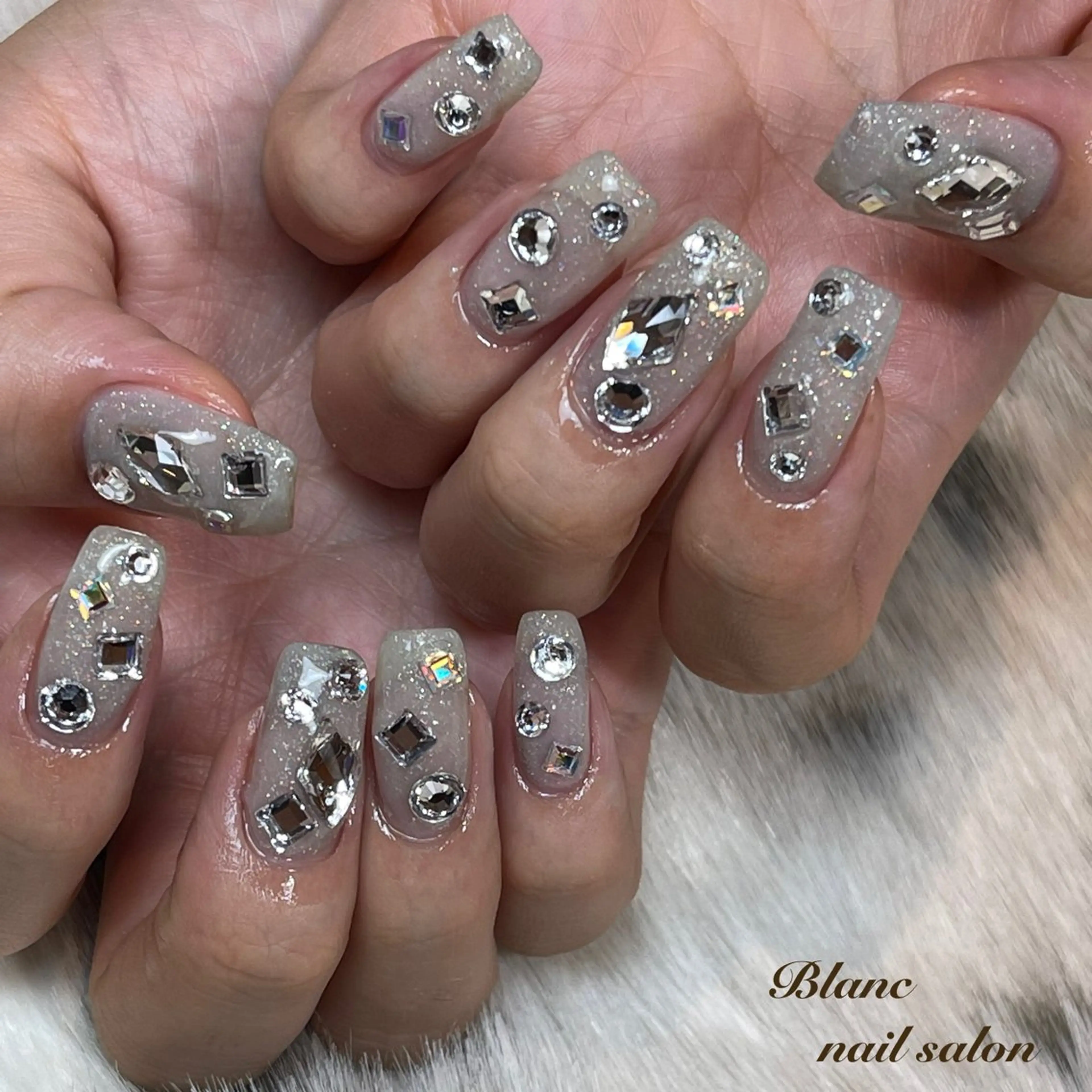 ミディアム ハンドネイル Blanc ブランのネイルデザイン