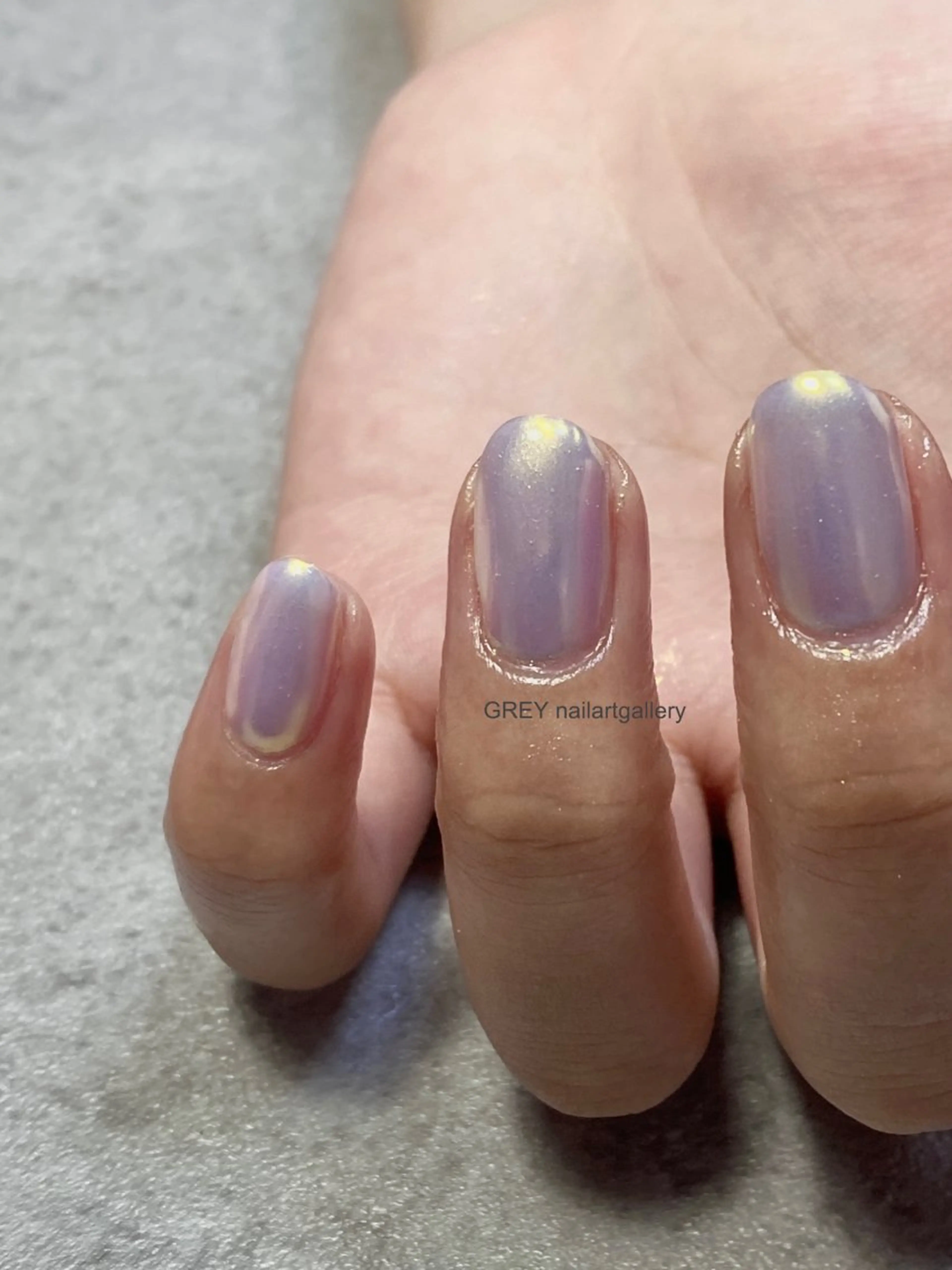 ネイル オーロラネイル ミラーネイル パープル 黄色 【GREY】 TAIRAのネイルデザイン