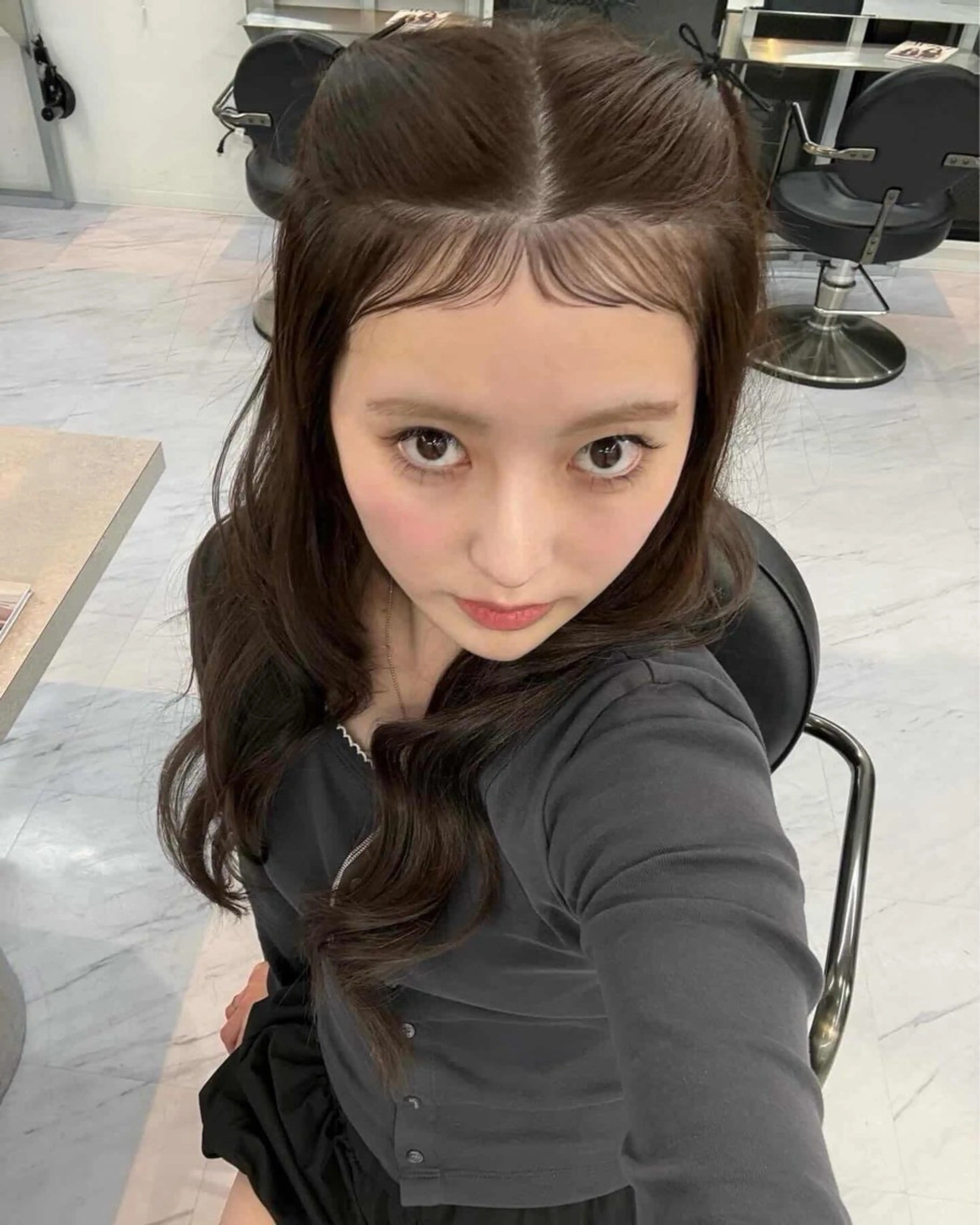 ロング カラー パーマ ヘアアレンジ ベージュカラー ブリーチ ケアブリーチ デザインカラー ダブルカラー カット ヘアカラー パーマ トリートメント TATSUブリーチ/ ミルクティーベージュのヘアスタイル