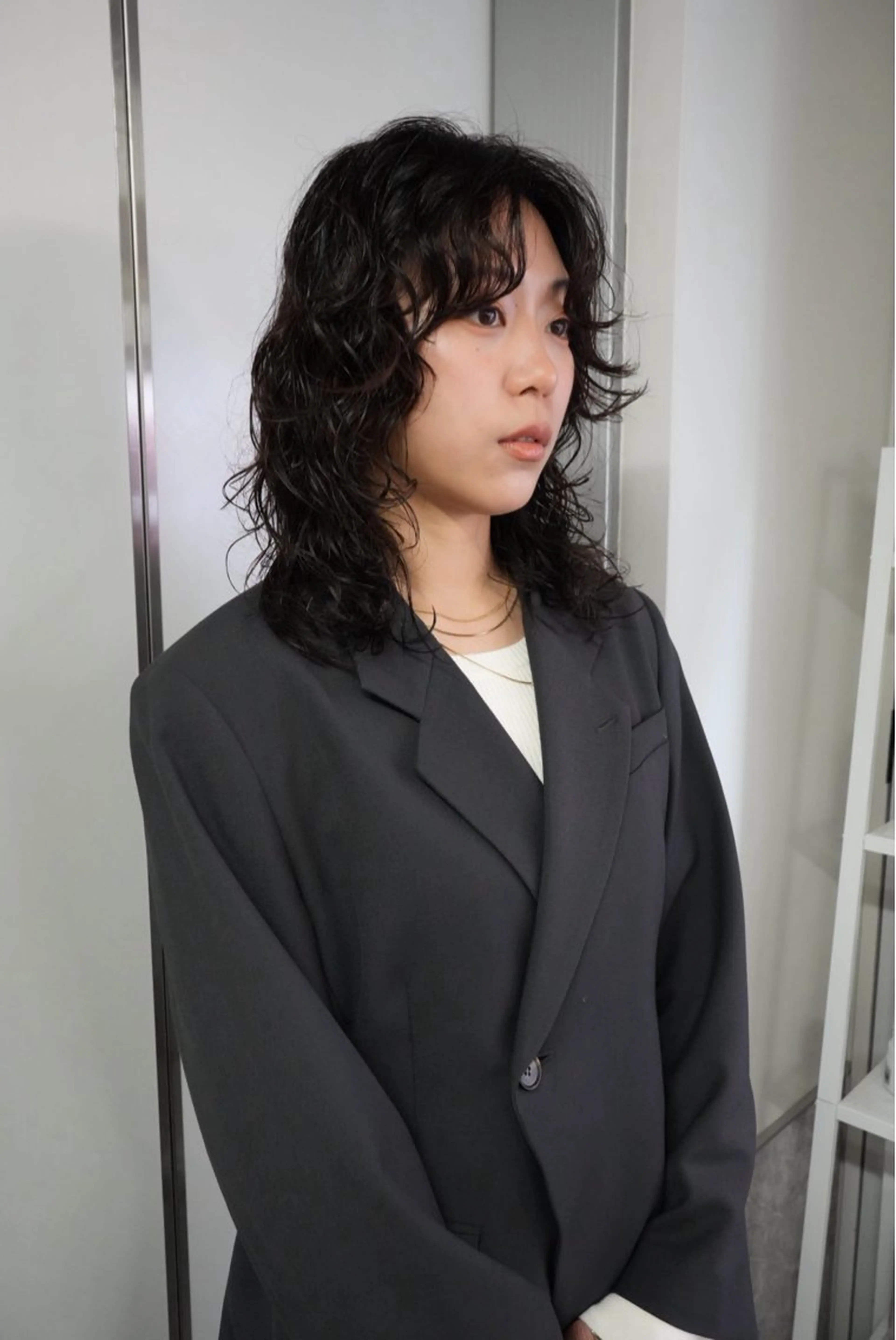 ミディアム パーマ ミディアムレイヤー ミディアムパーマ レイヤーカット カット パーマ トリートメント 新宿/ブリーチ /パーマ/戸羽のヘアスタイル