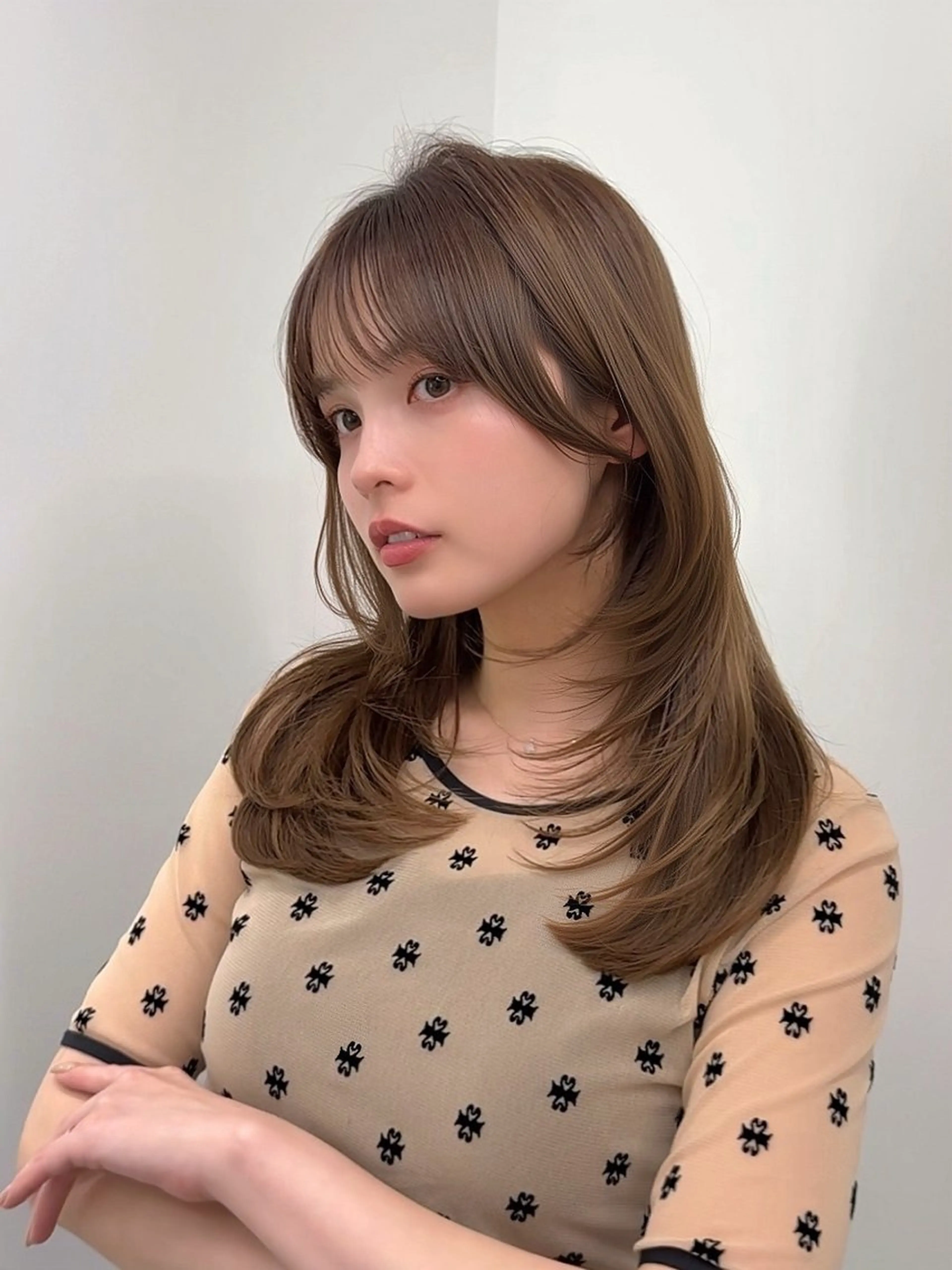 ミディアム カラー ベージュカラー レイヤーカット サイドバング カット ヘアカラー トリートメント 韓国ヘア/レイヤー カット SAKURAのヘアスタイル