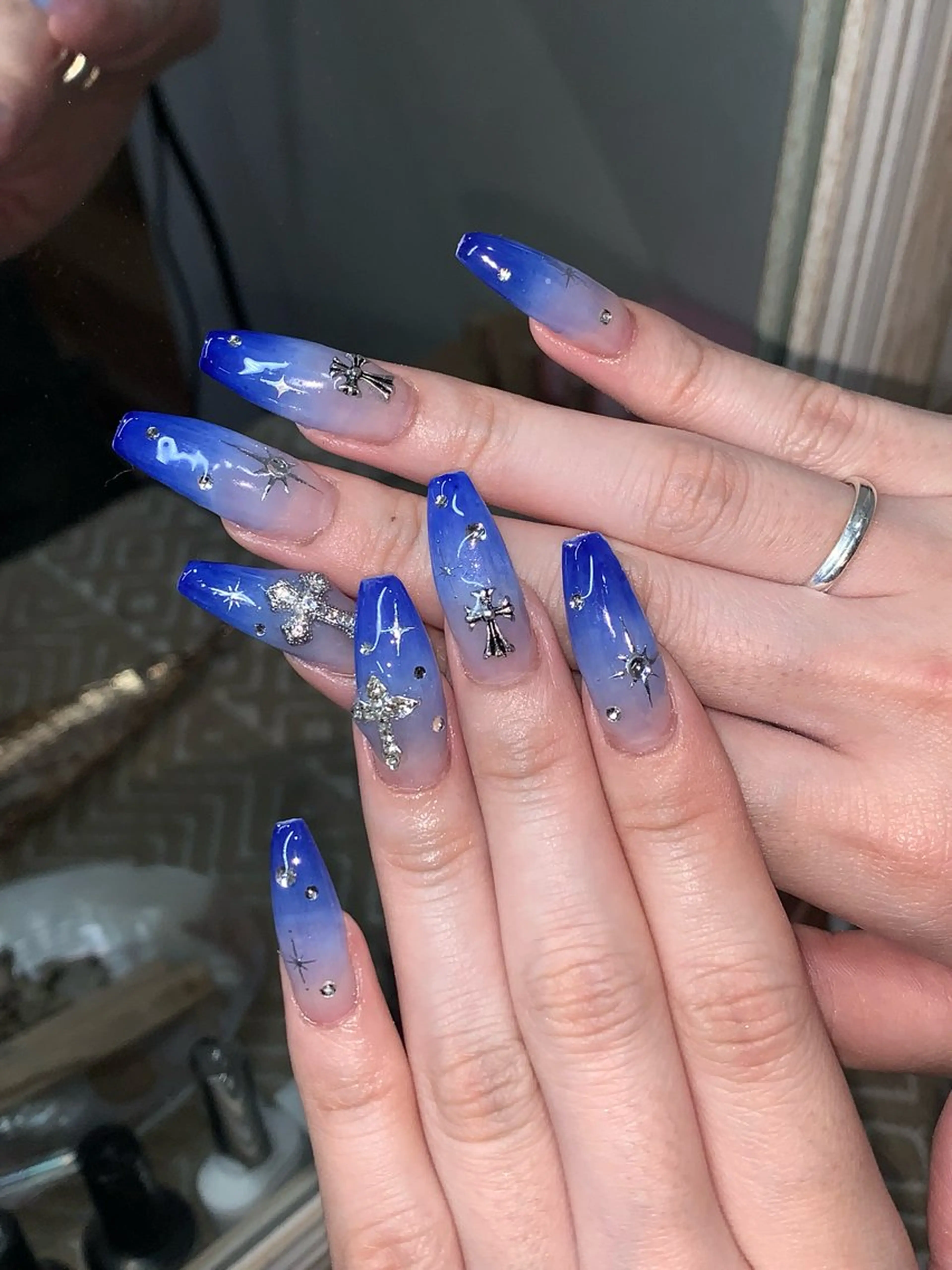 ネイル ハンドネイル NES NAIL所属・さゆり￤推しキャラ ￤ロングネイル🩷のネイルデザイン