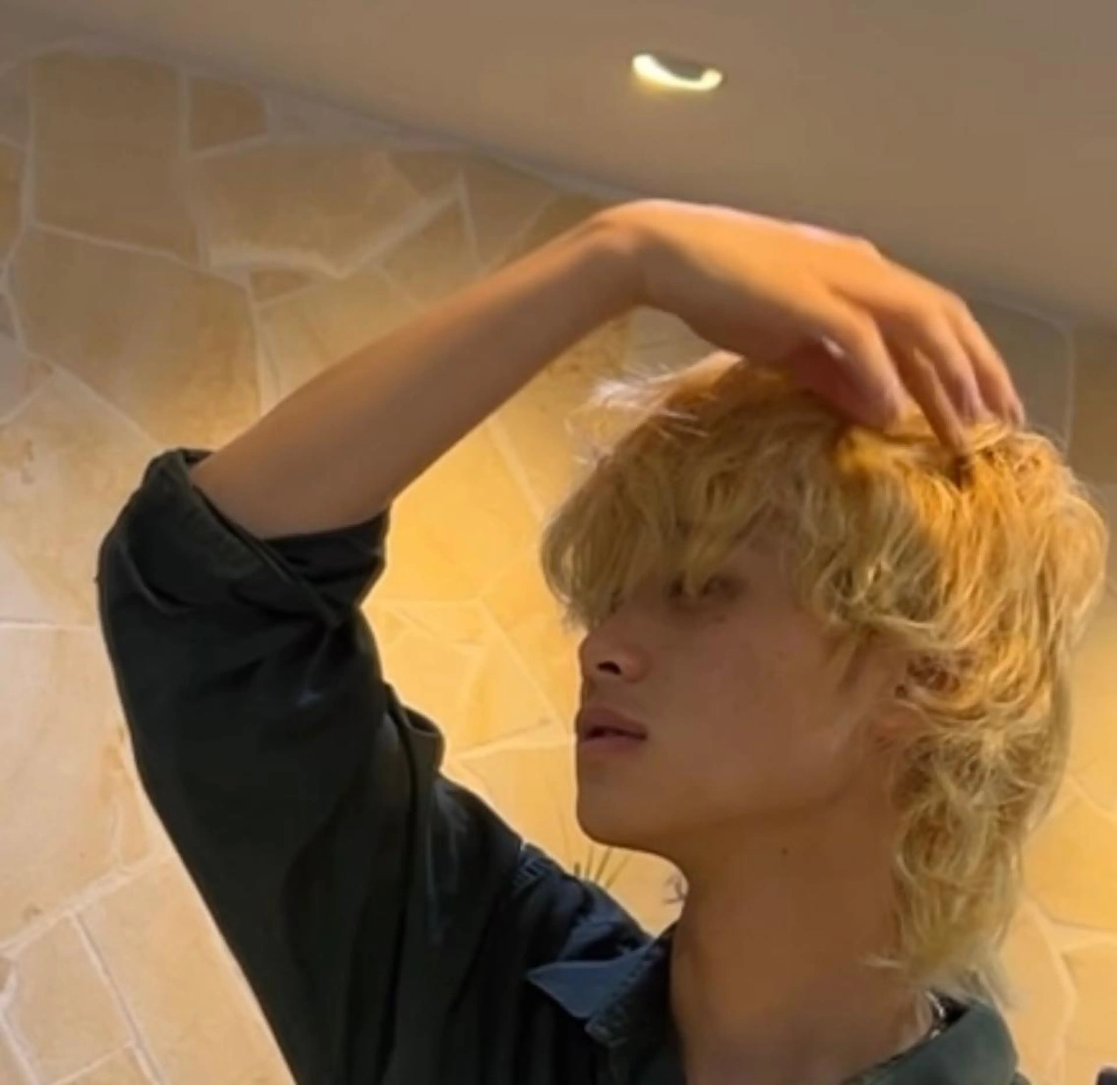 【期間限定メンズメニュー】シャンプー＋メンズヘアカット＋ヒゲ脱毛+腕指脱毛+眉カットの写真