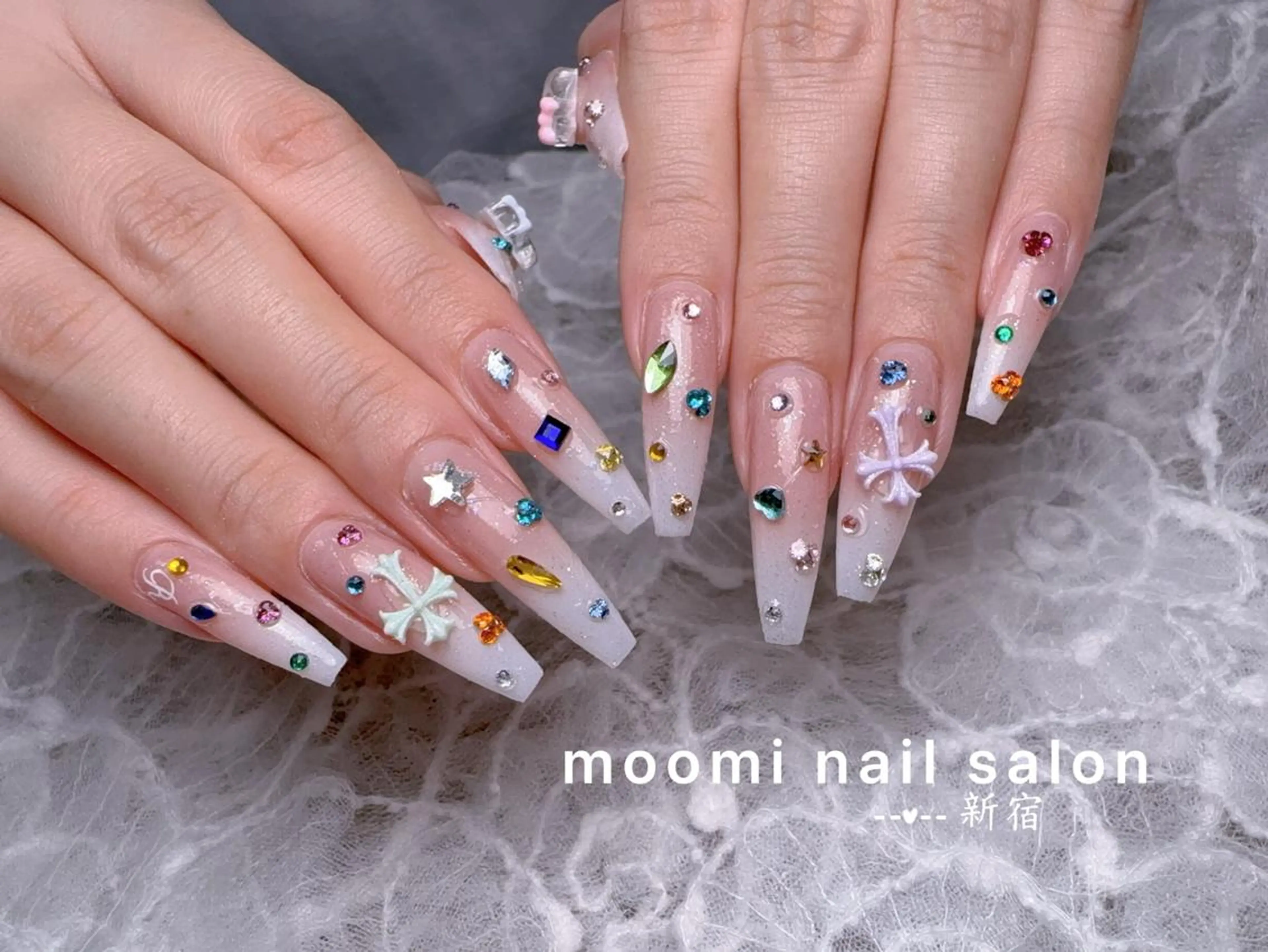 セミロング ハンドネイル Moomi nail salonのネイルデザイン