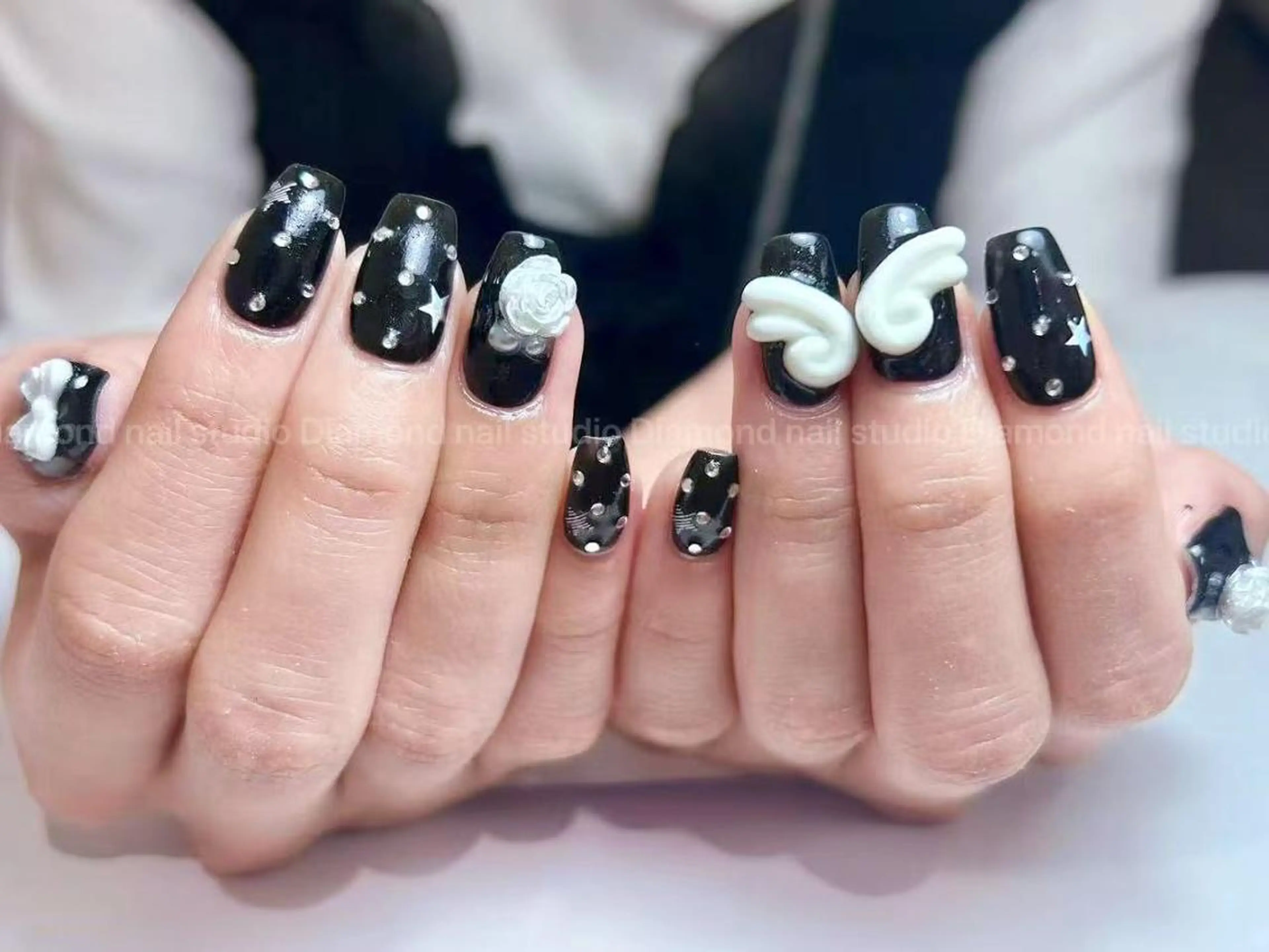 ネイル アートネイル オーロラネイル ガーリー キラキラネイル 韓国ネイル ハンドネイル ハンドケア Diamond ✨のネイルデザイン