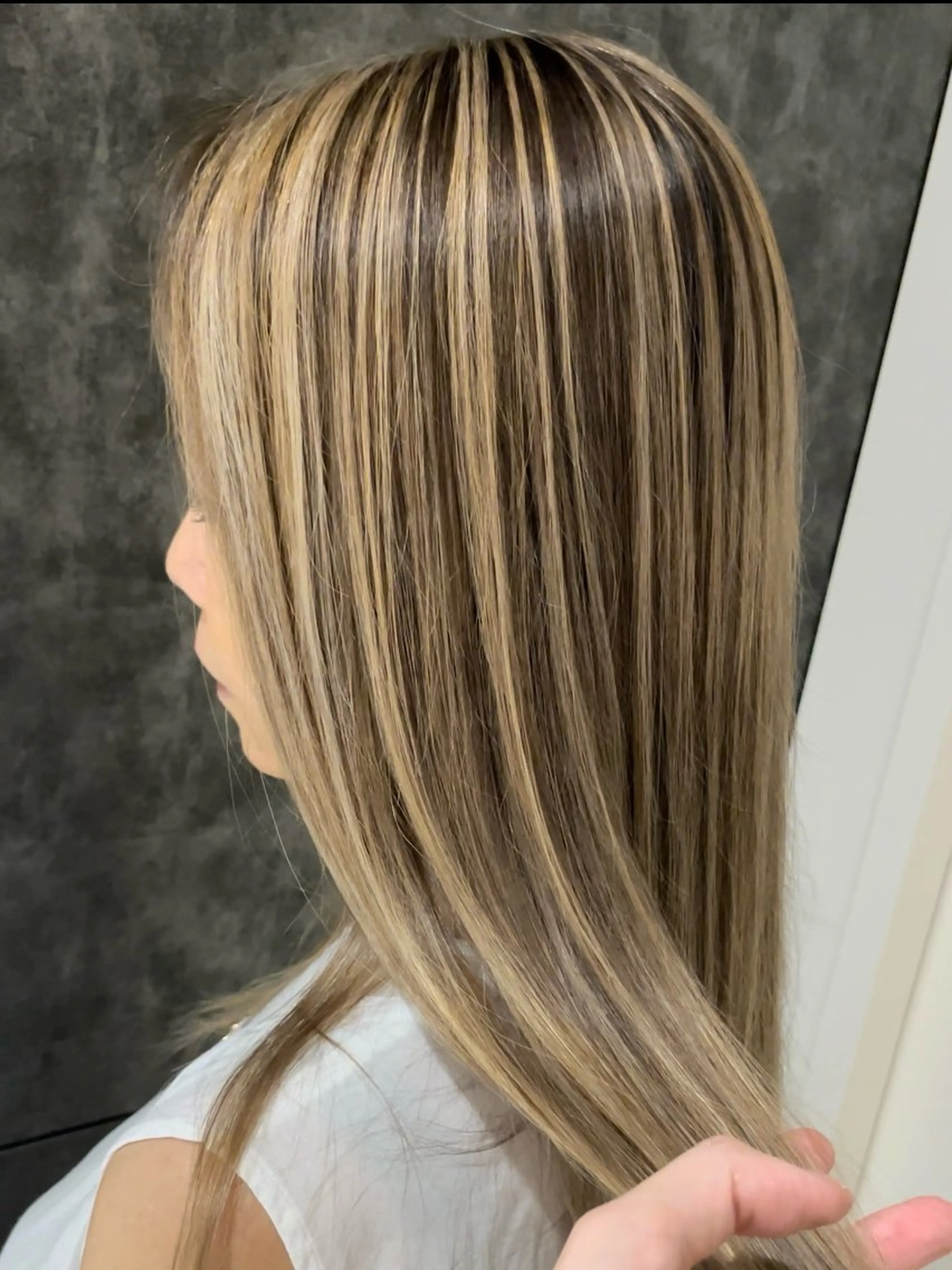 ロング カラー バレイヤージュ ハイライトカラー ハイライト レイヤーカット ヘアカラー ZENKO立川高島屋S.C所属・岩崎 唯人のヘアスタイル