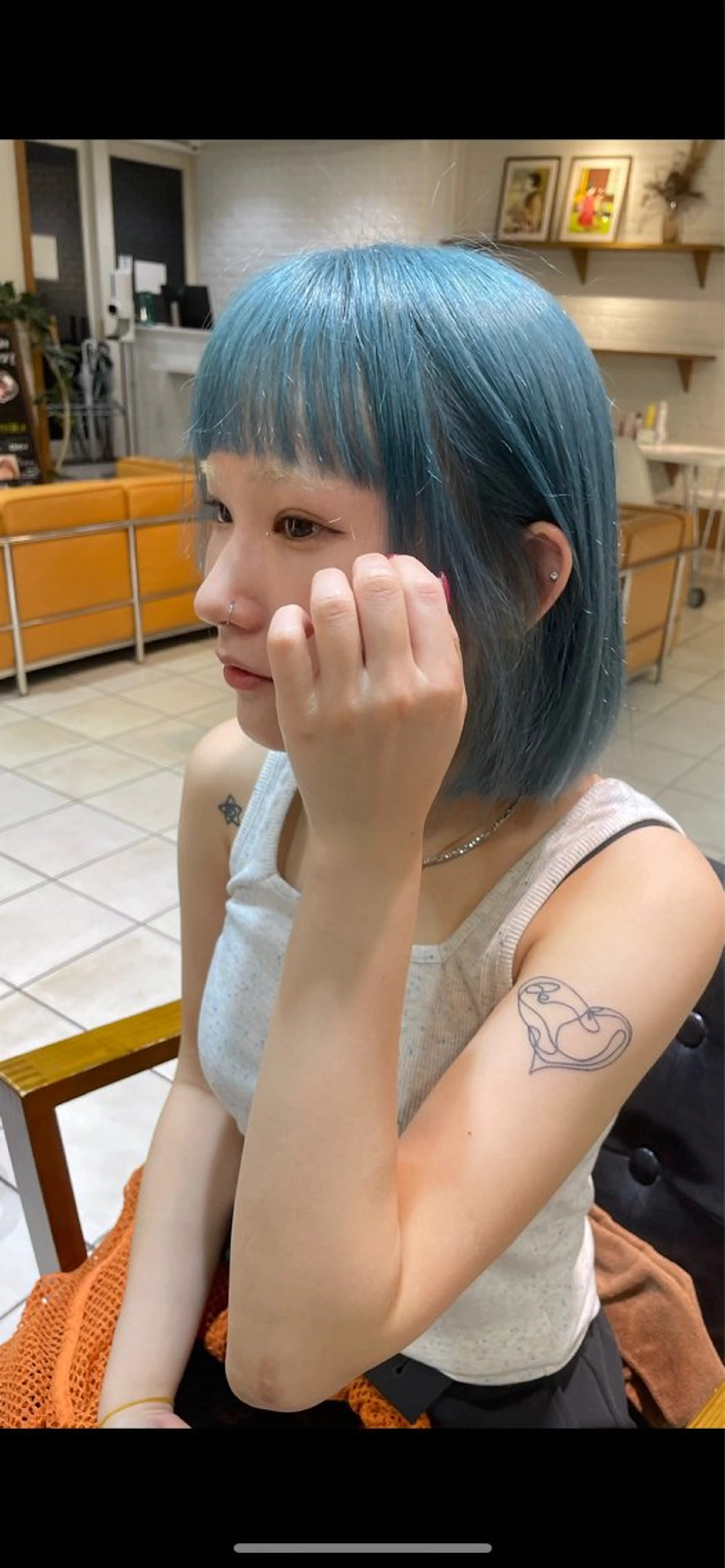 ショート カラー ブルーカラー 💫レイヤーカット 💫ブリーチ💫サキのヘアスタイル