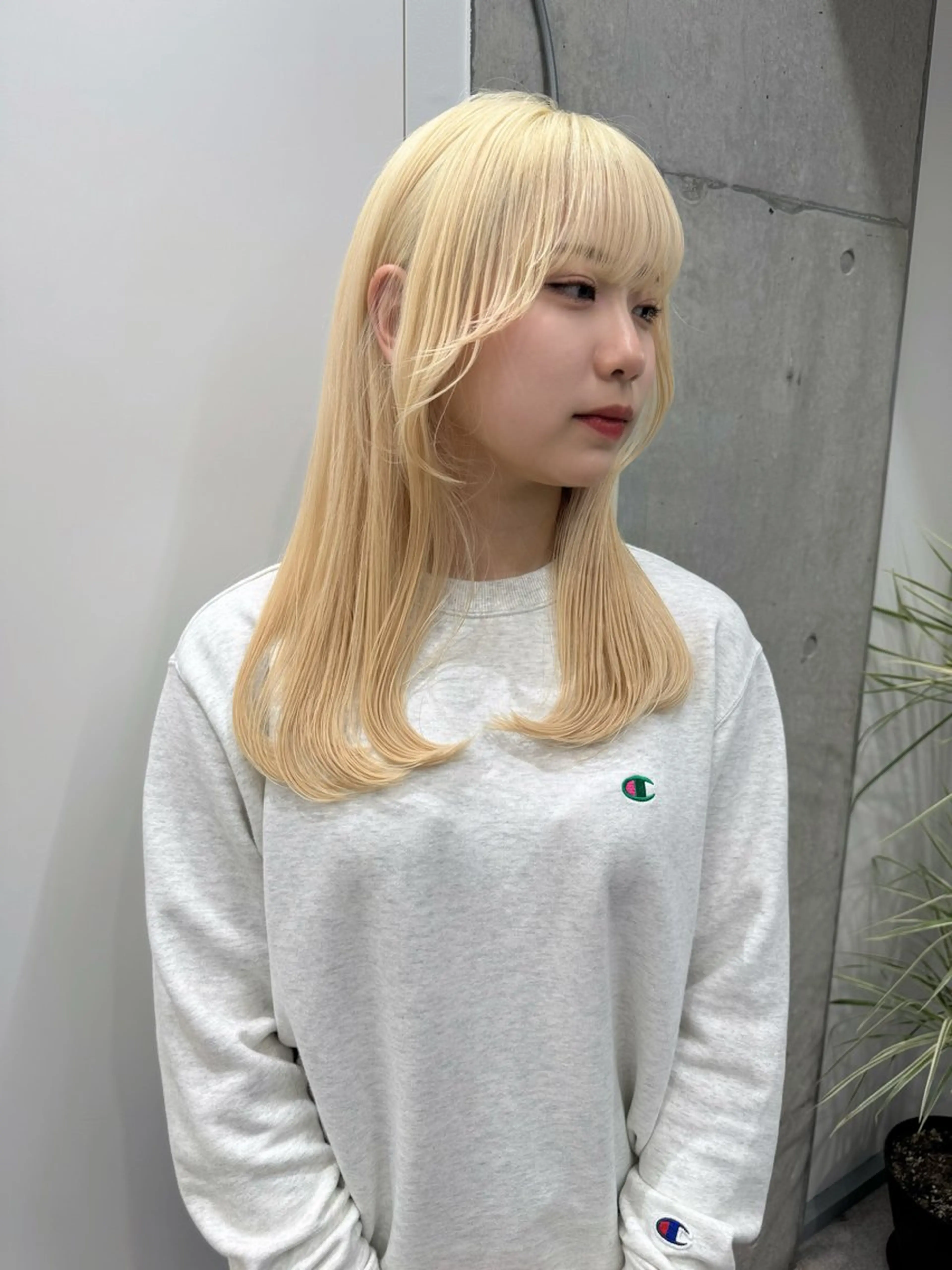 セミロング カラー ヘアカラー トリートメント ⭐ハイトーンブリーチ ミルクティーピンクのヘアスタイル