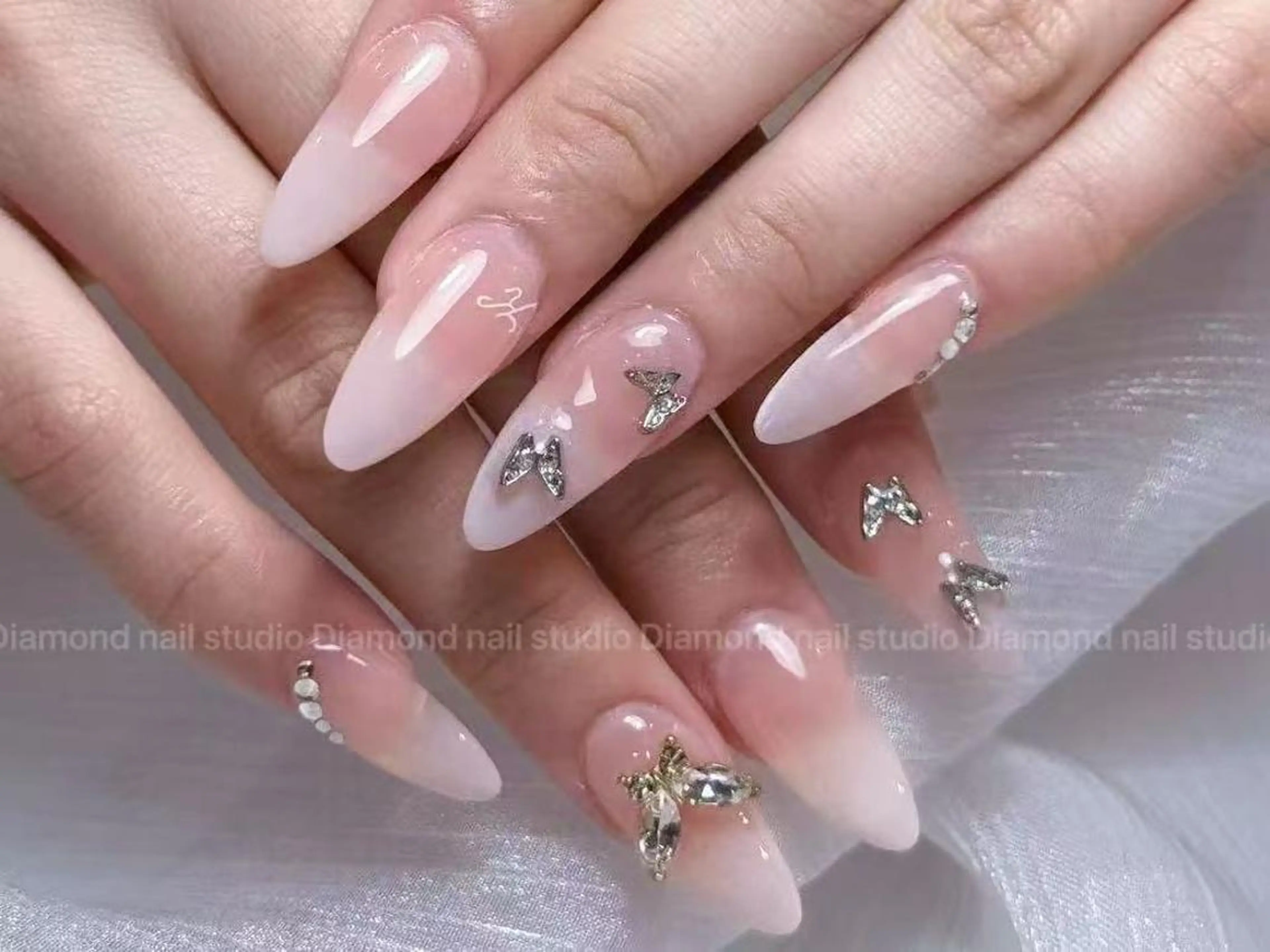 ヘアアレンジ ハンドネイル ハンドケア Diamond ✨のネイルデザイン