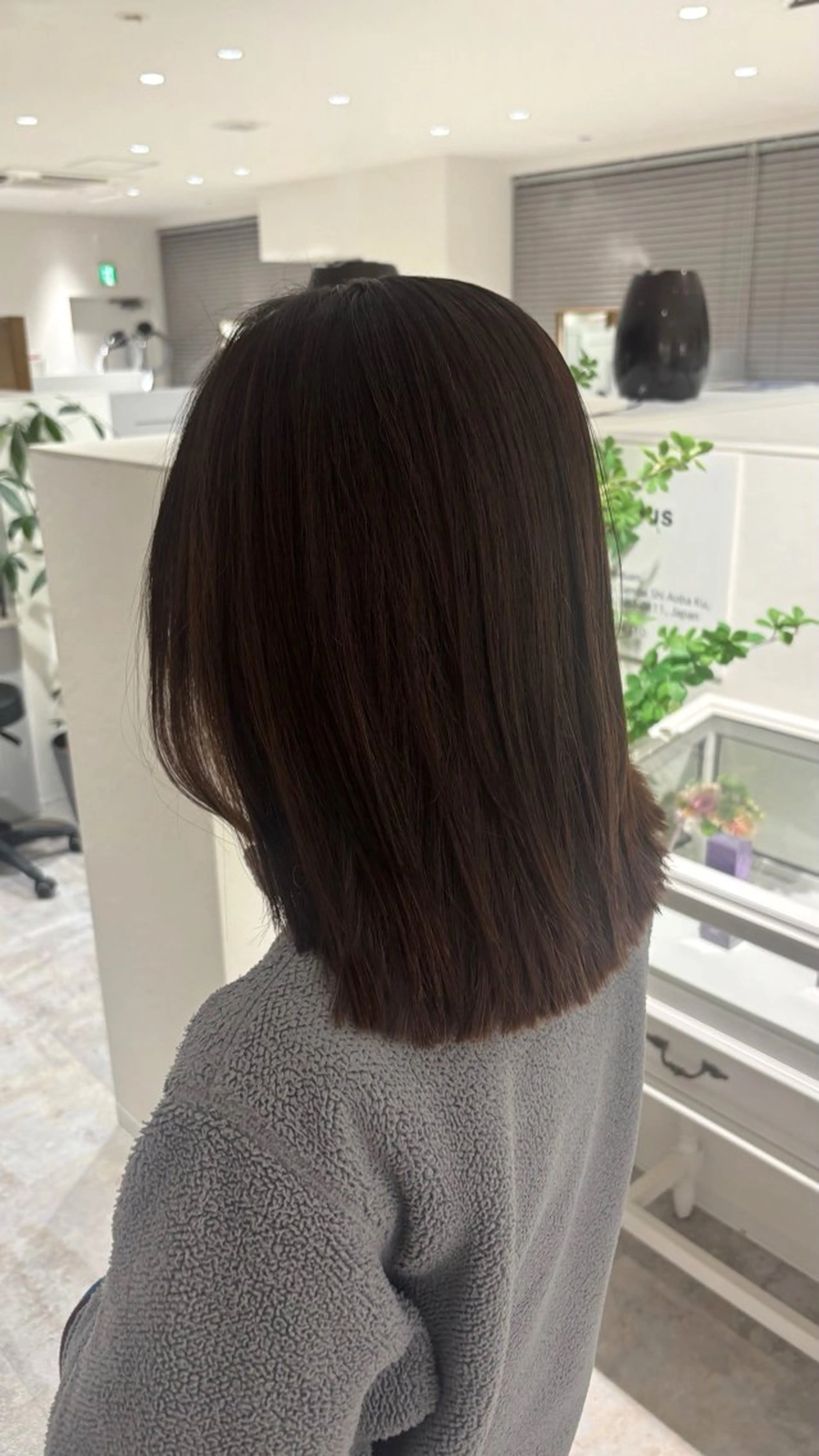 ミディアムヘアカットの写真