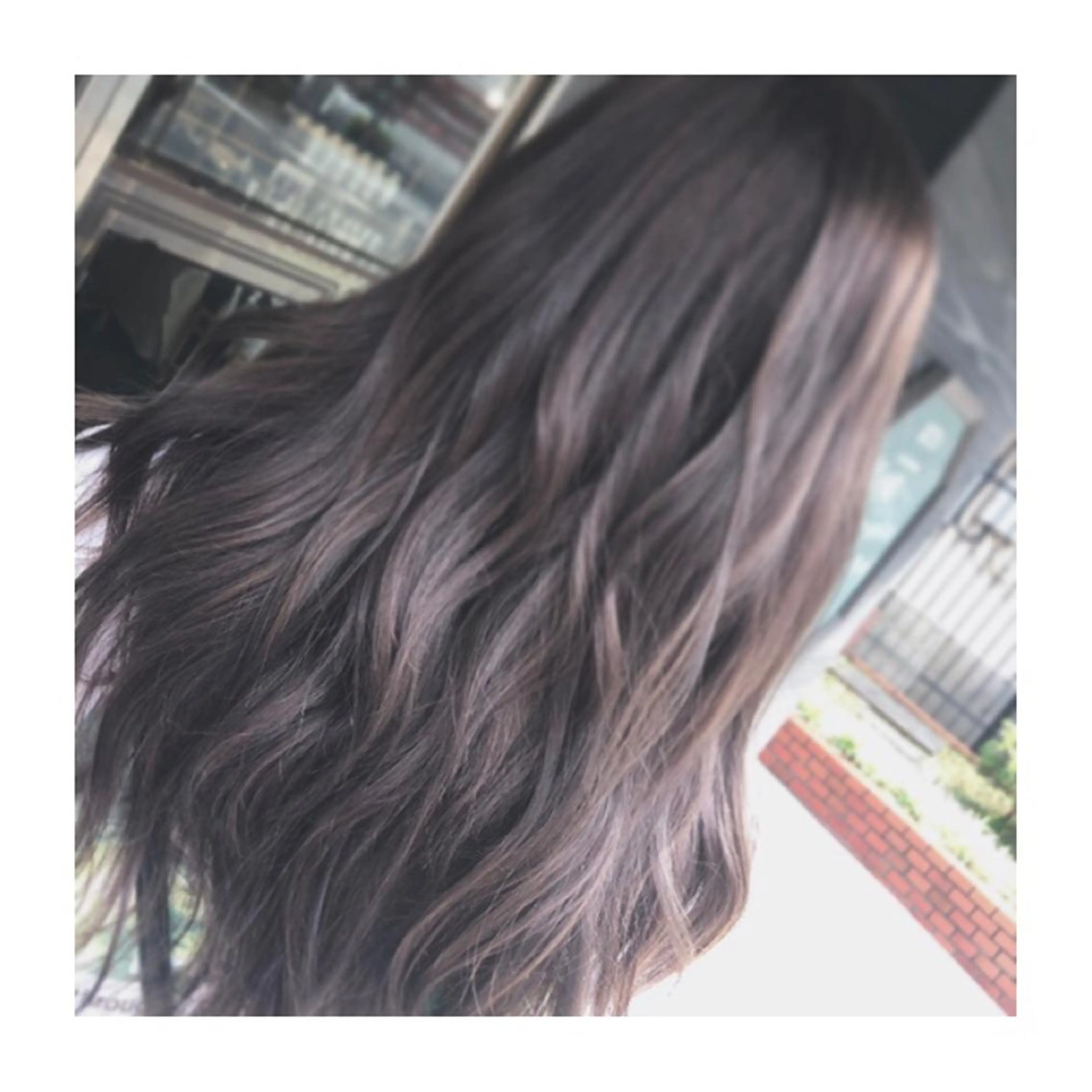 ロング カラー ヘアアレンジ アッシュ ブリーチ ラベンダーカラー ラベンダーアッシュ 小國 綾かのヘアスタイル