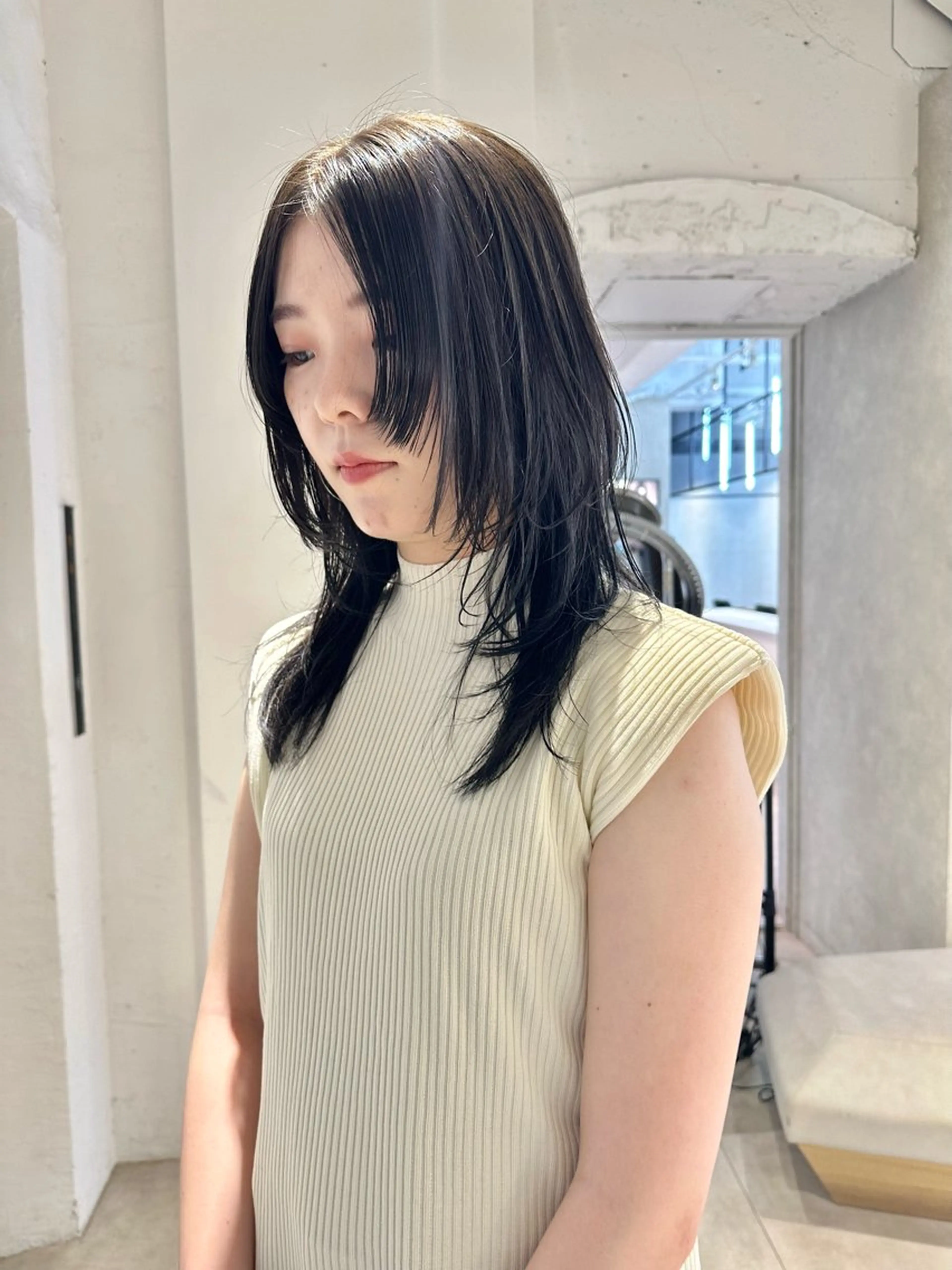 セミロング カラー 黒髪 ブルーカラー ブルーブラック レイヤーカット 顔周りカット/透明感 カラー✂️MEIのヘアスタイル