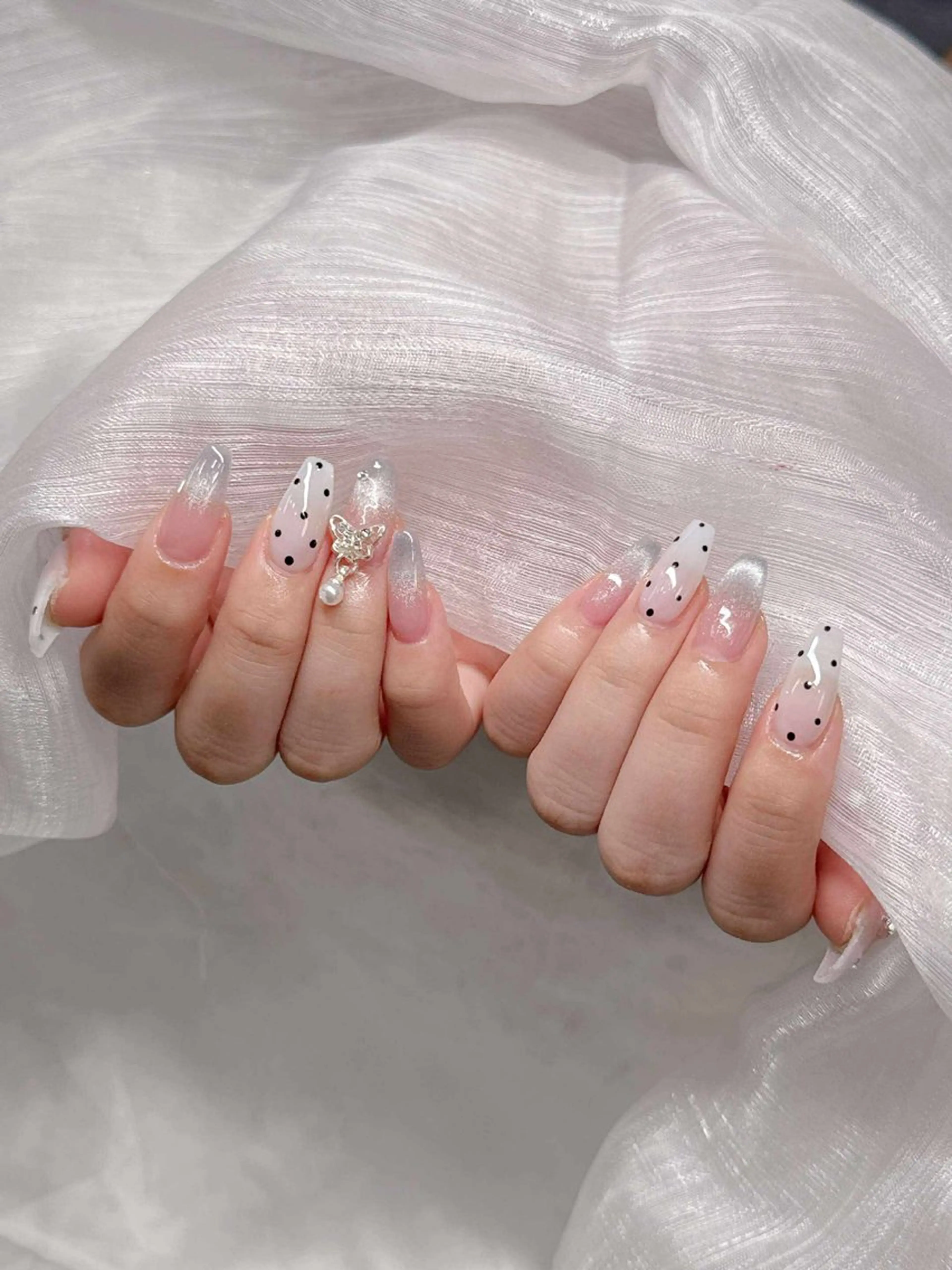 ネイル 長さ出し グラデーション 卒業式 キラキラネイル マグネットネイル ハンドネイル Lee Nailsのネイルデザイン