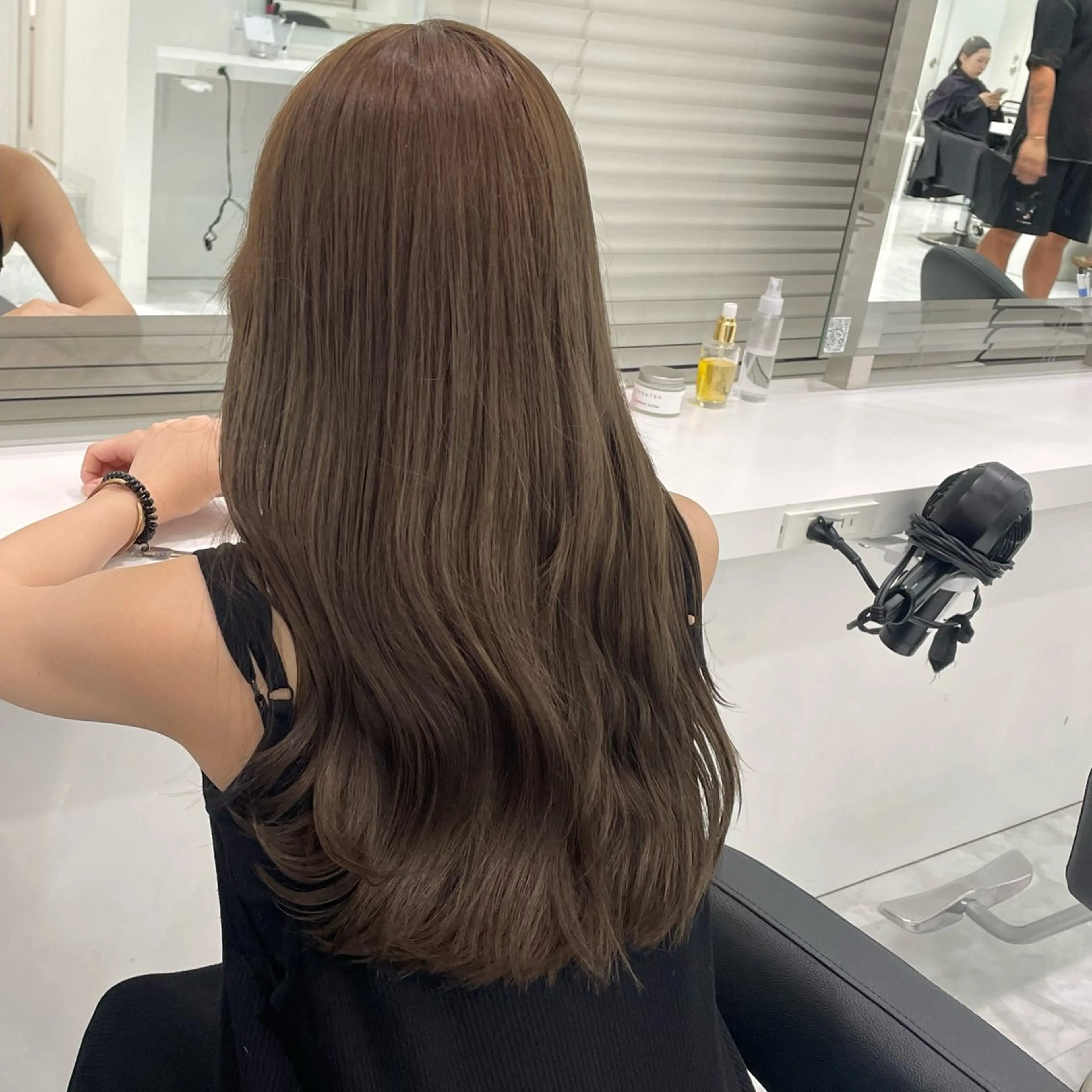 直前割🈹【💍人気No.2メニュー💍】韓国風カット➕透明感カラー➕ヒアルロン酸トリートメント➕コテ巻き🕊🌿の写真