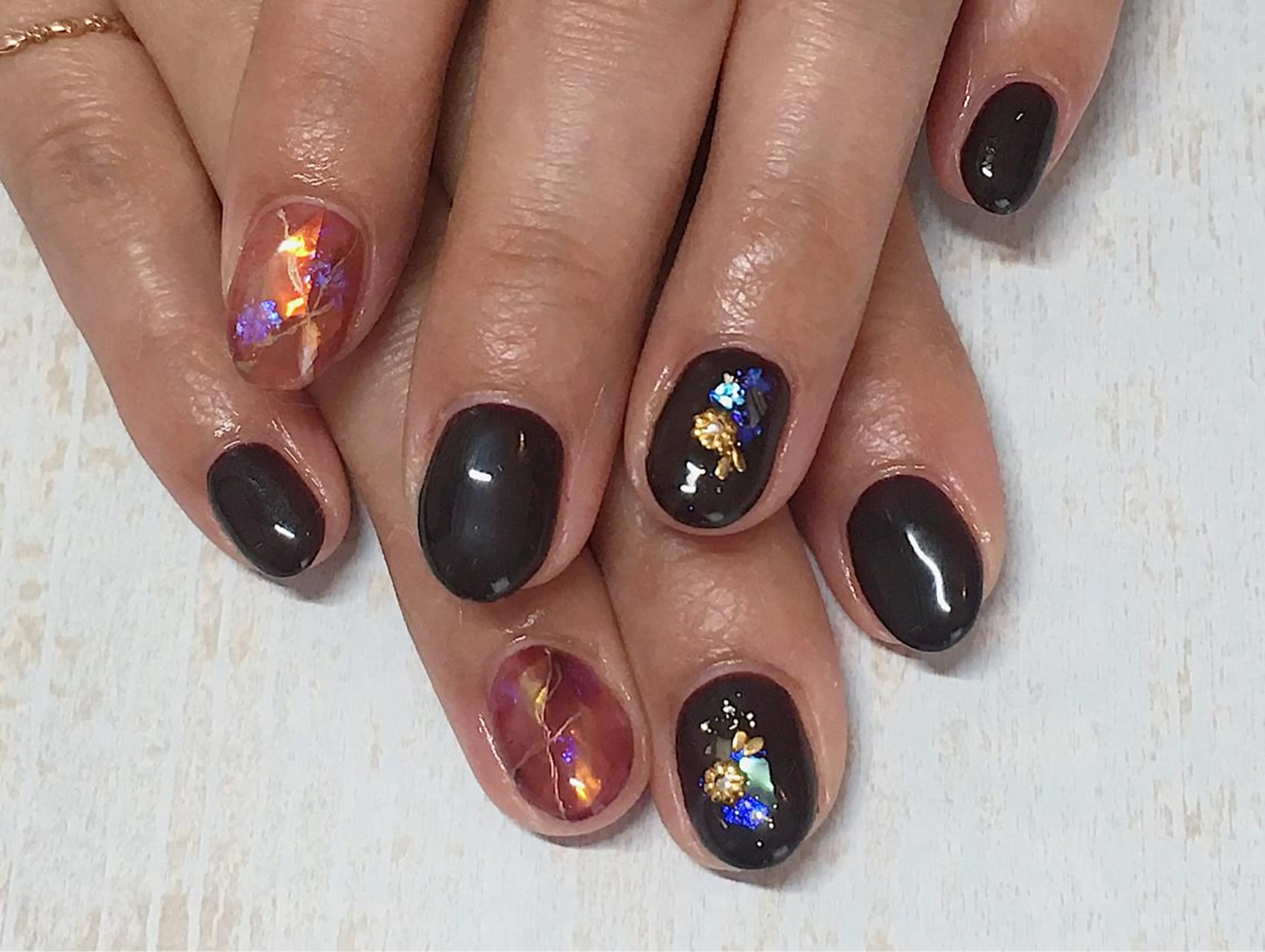 ネイル ボルドー ニュアンスネイル 𖡼 yumenoのネイルデザイン