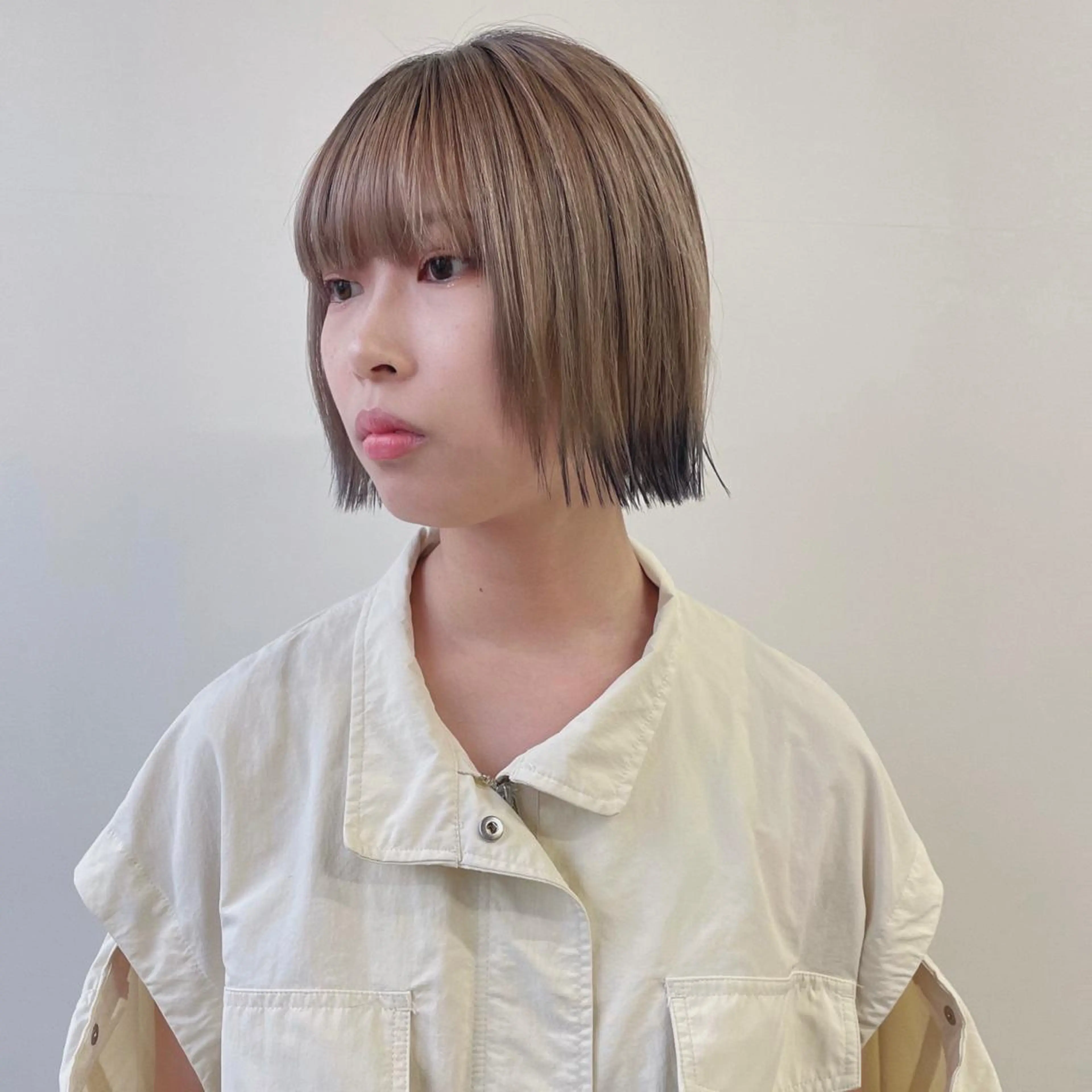 ショート カラー ベージュカラー ブリーチ ケアブリーチ デザインカラー ダブルカラー Belle BIANCA所属・スギヤマ ショウゴのヘアスタイル