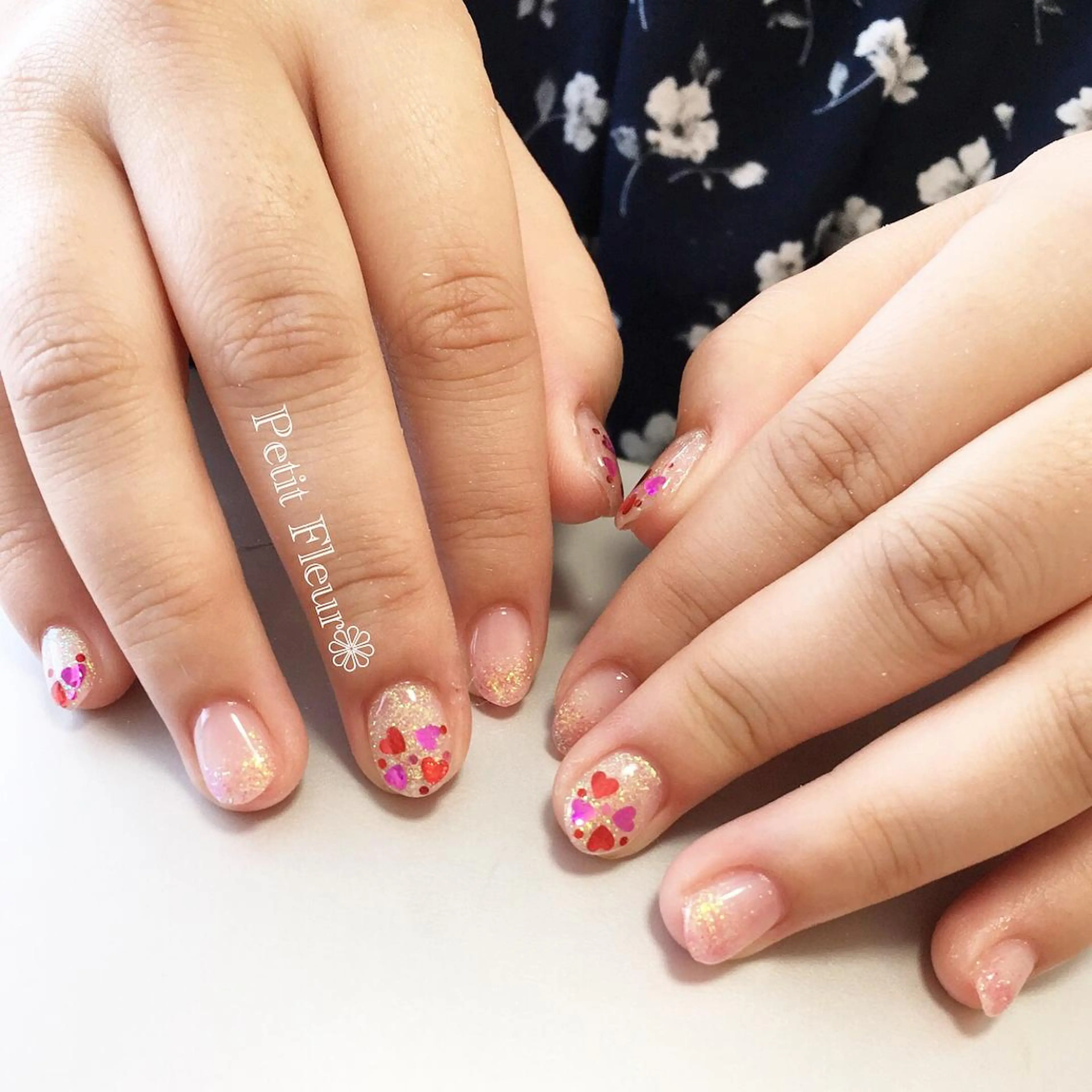 ネイル ハート キラキラネイル ラメ(グリッター) ショートネイル Petit Fleur所属・青柳 亜梨奈のマツエク・マツパデザイン
