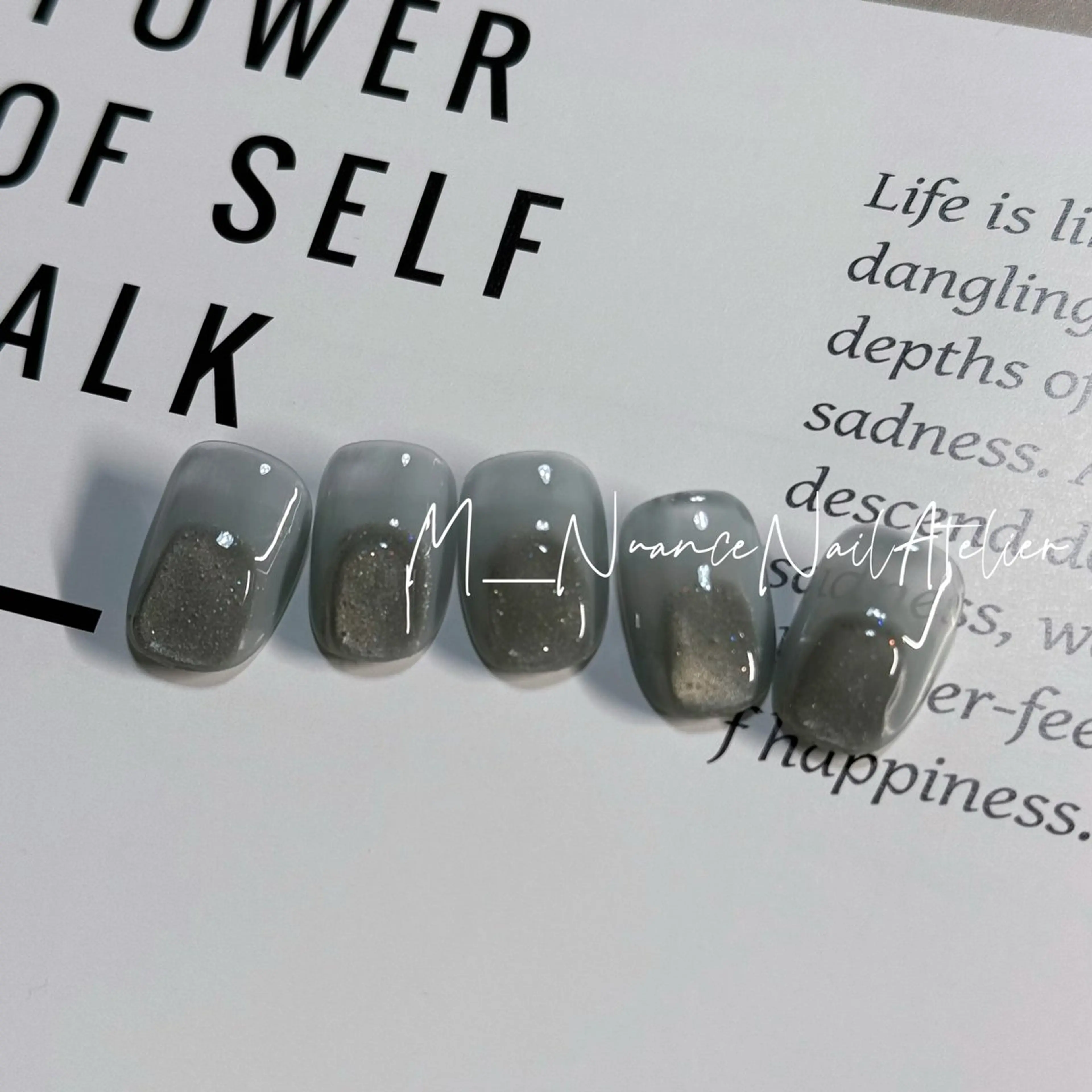 ネイル マグネットネイル ニュアンスネイル オフィスネイル シンプルネイル GO TODAY横浜Solace店所属・M___nail atelierのネイルデザイン