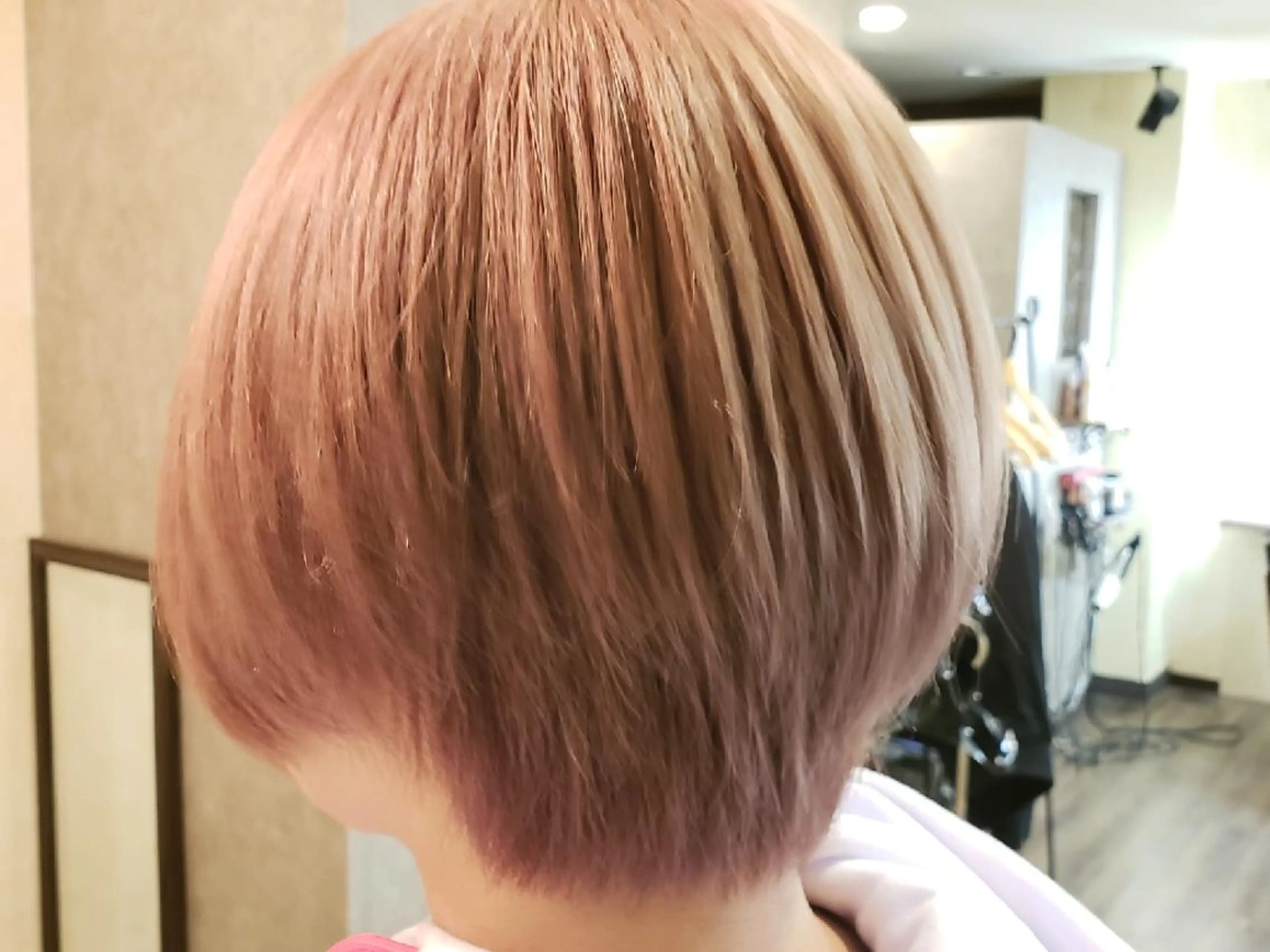 ショート カラー ベージュカラー ブリーチ ケアブリーチ ミルクティーベージュ Magic Mush のヘアスタイル