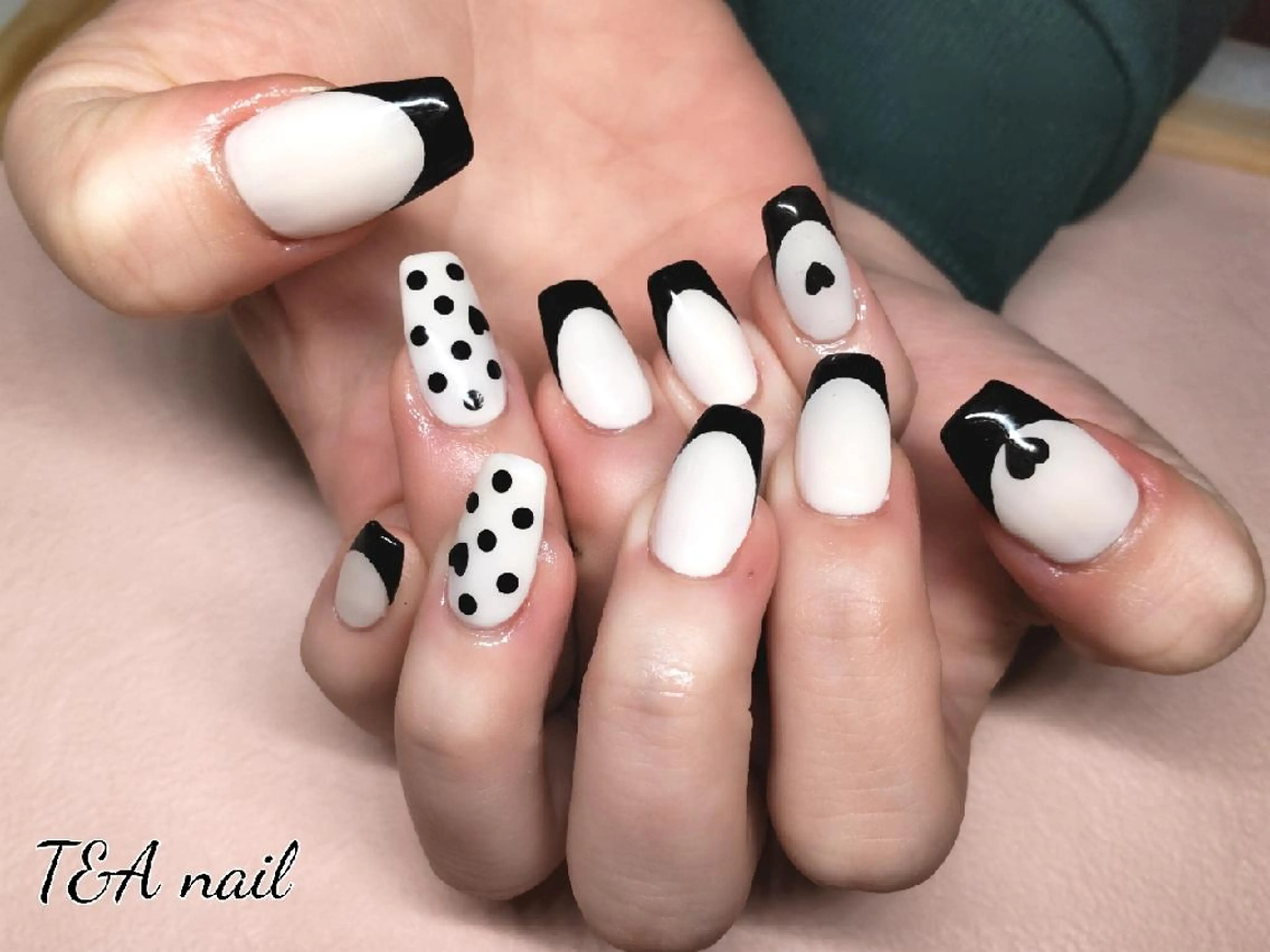 セミロング ネイル ドット 長さ出し フレンチネイル ジェルネイル ハート ハンドネイル T&A nailのネイルデザイン