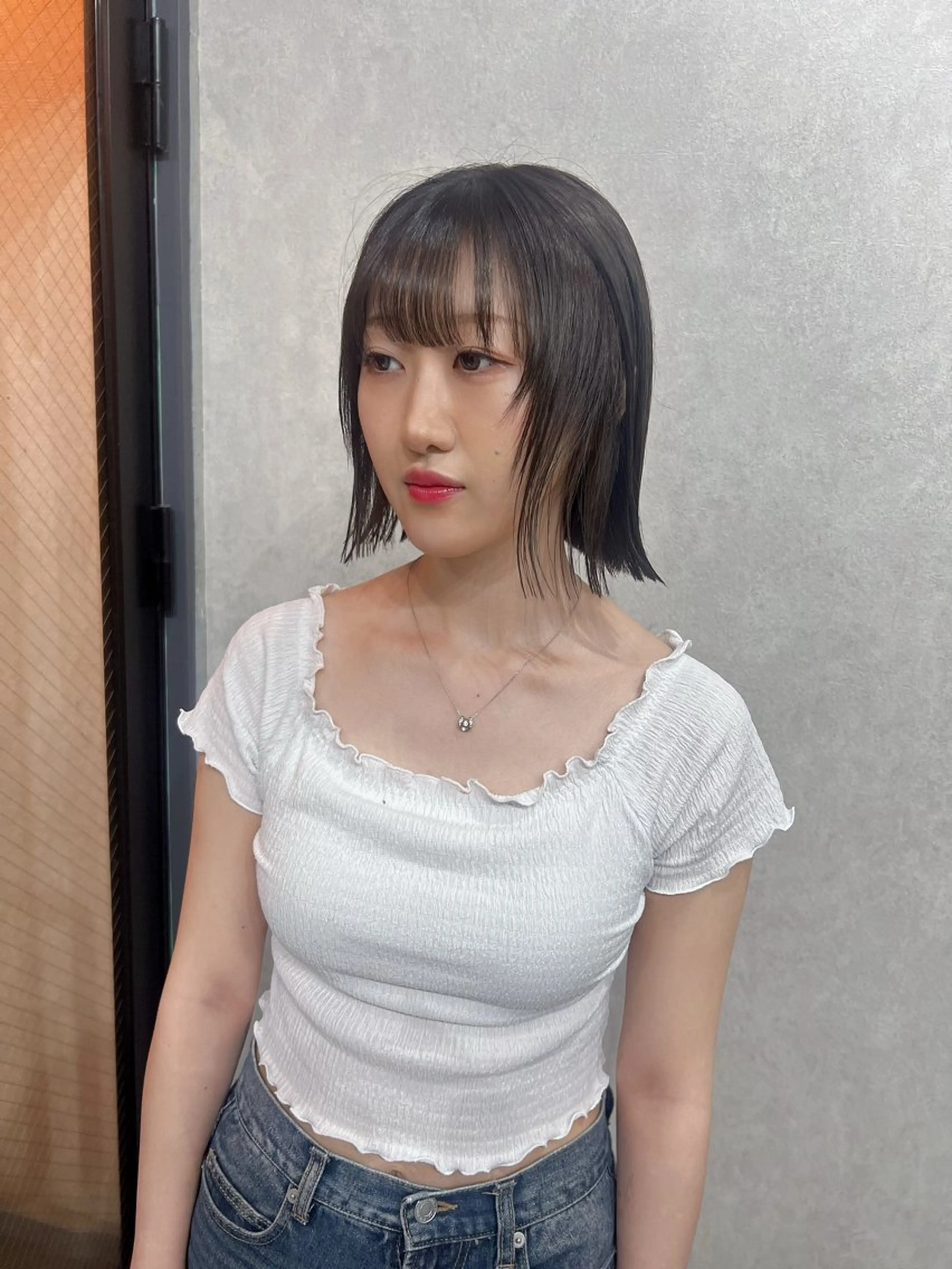 ショート カラー ベージュカラー ブリーチ ケアブリーチ ハイトーンカラー ミルクティーベージュ カット ヘアカラー YUI ハイトーンカラーのヘアスタイル