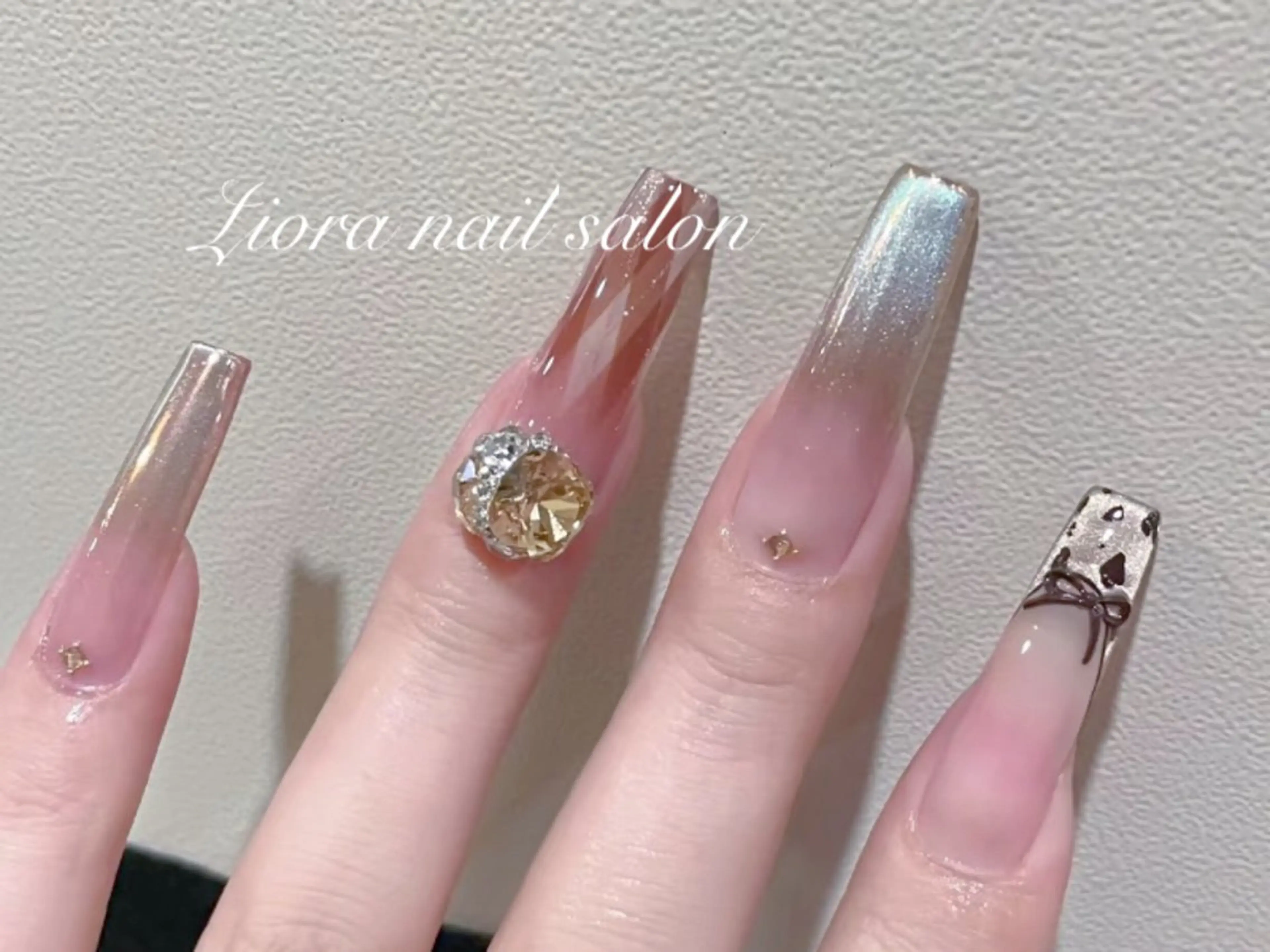 ネイル フレンチネイル ジェルネイル ガーリー グラデーション キラキラネイル ハンドネイル Liora nail 1のネイルデザイン