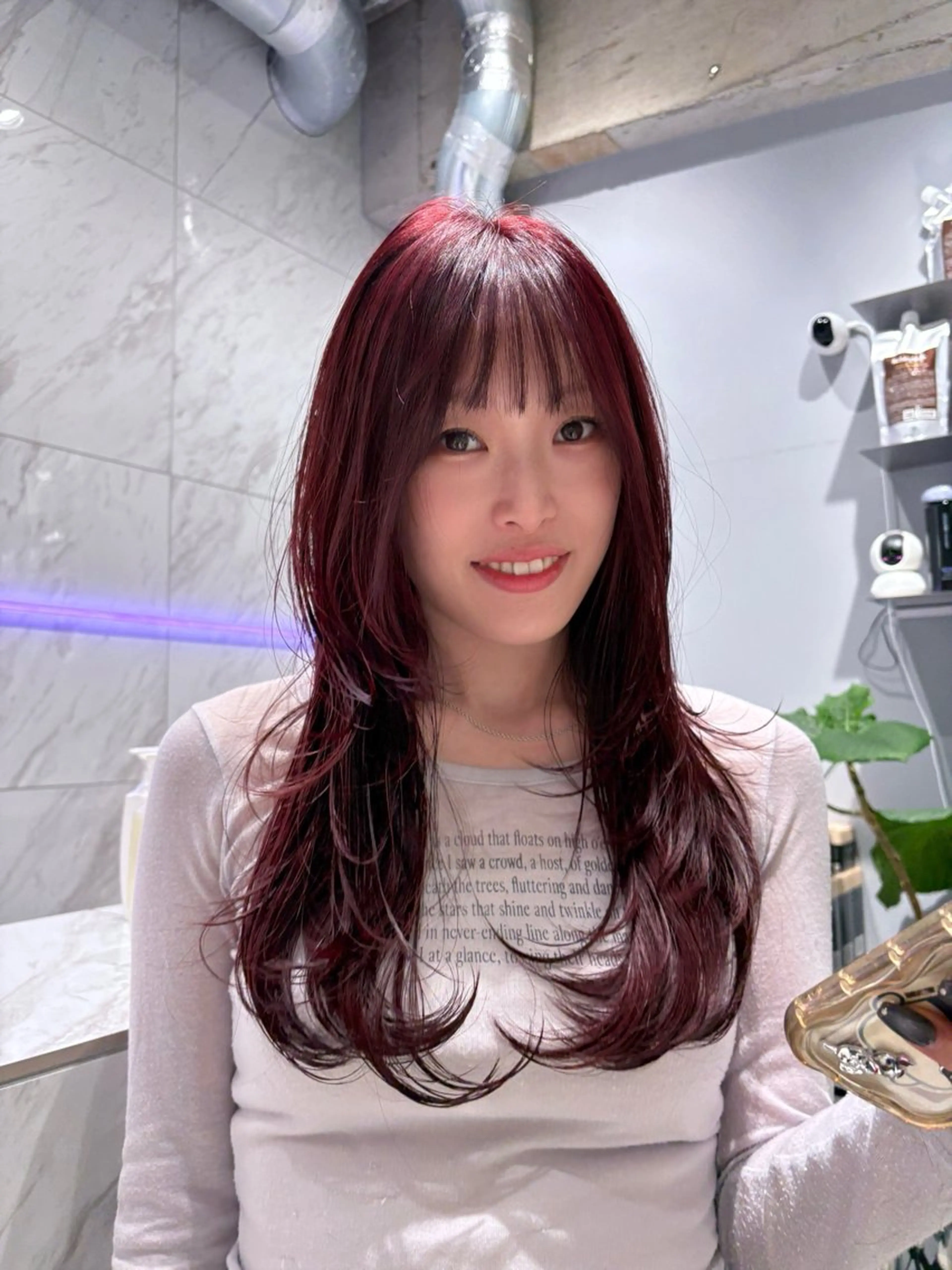 ロング カラー レッドカラー ハッシュカット 菜々🫧新宿 透明感ケアブリーチのヘアスタイル