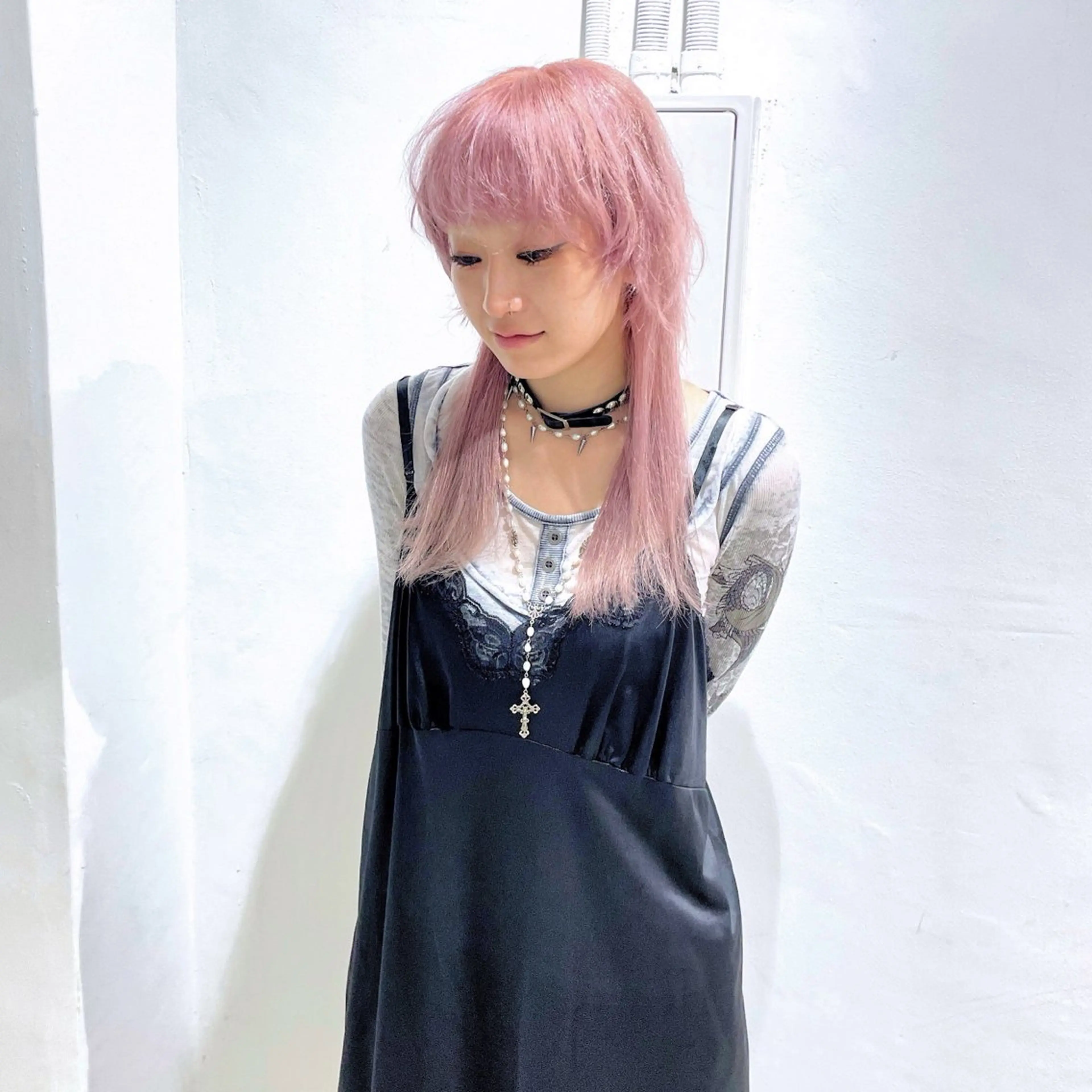 セミロング カラー ベージュカラー ブリーチ ピンクカラー ピンクベージュ ホワイトピンク Mu所属・Mu ミューのヘアスタイル