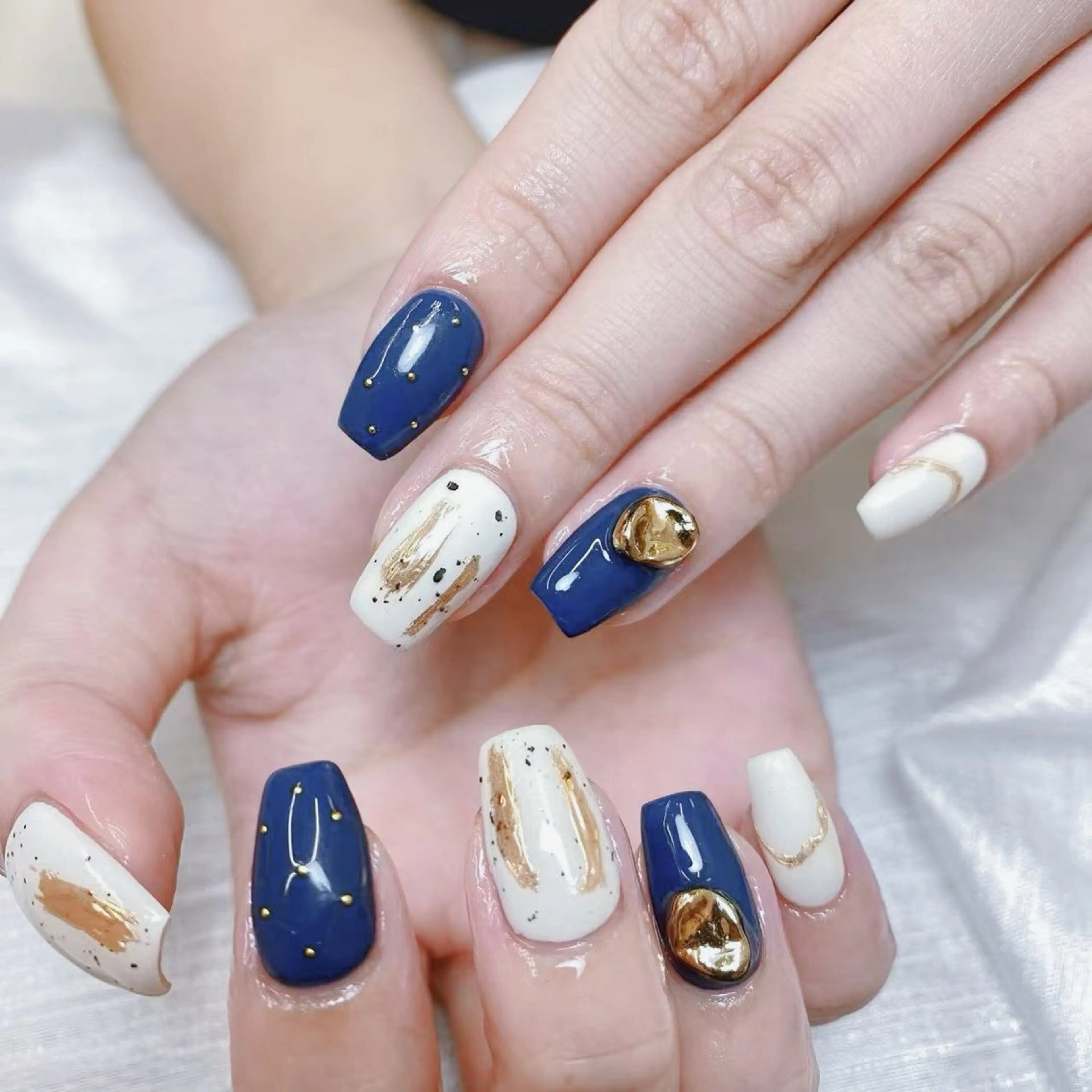 Hand11月限定デザインシンプルコース　秋のトレンドネイル　オフ込みの写真