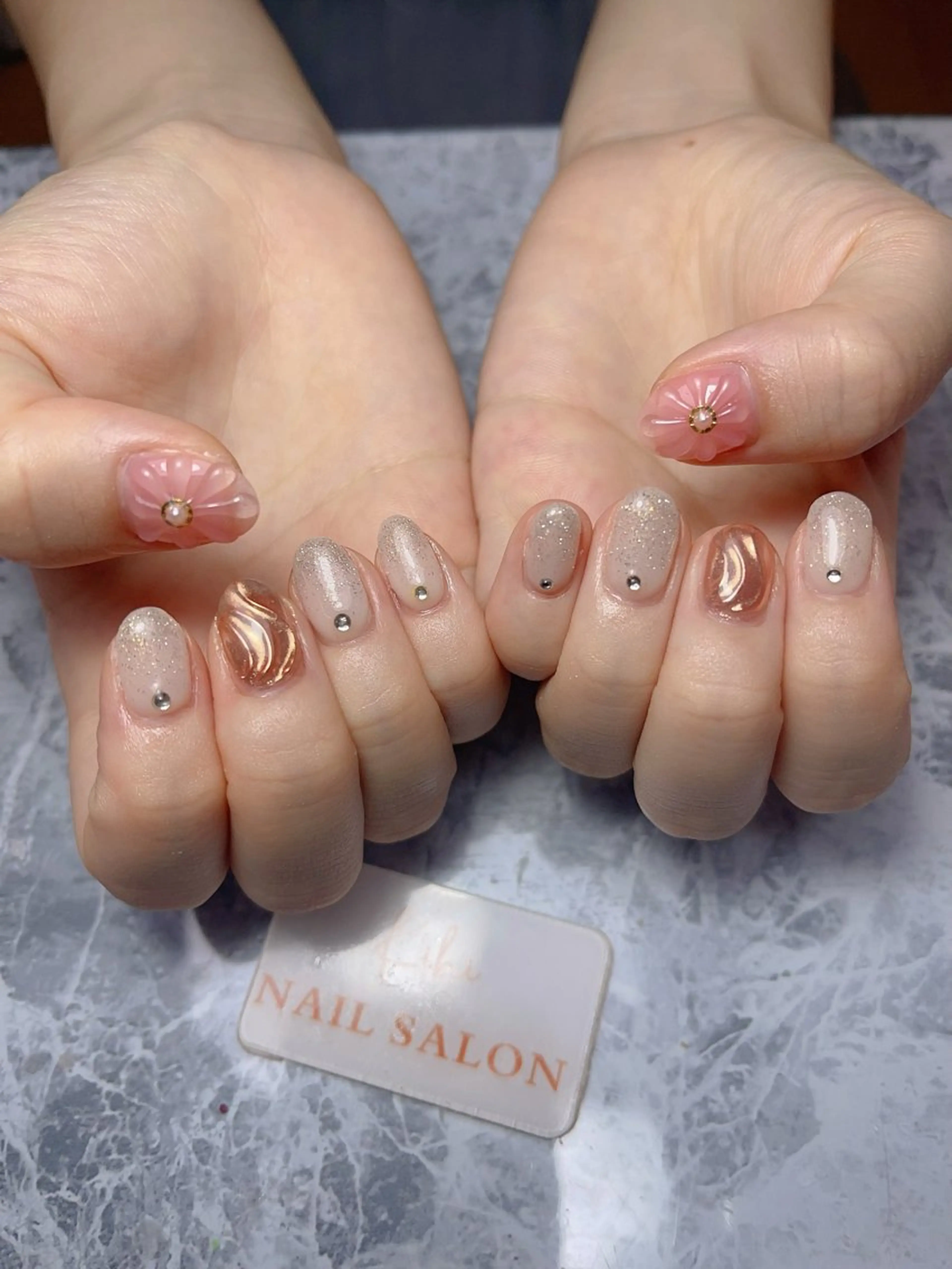 ネイル アートネイル フレンチネイル ジェルネイル グラデーション 韓国ネイル ハンドネイル さくら💮💮 【オフ無料】のネイルデザイン