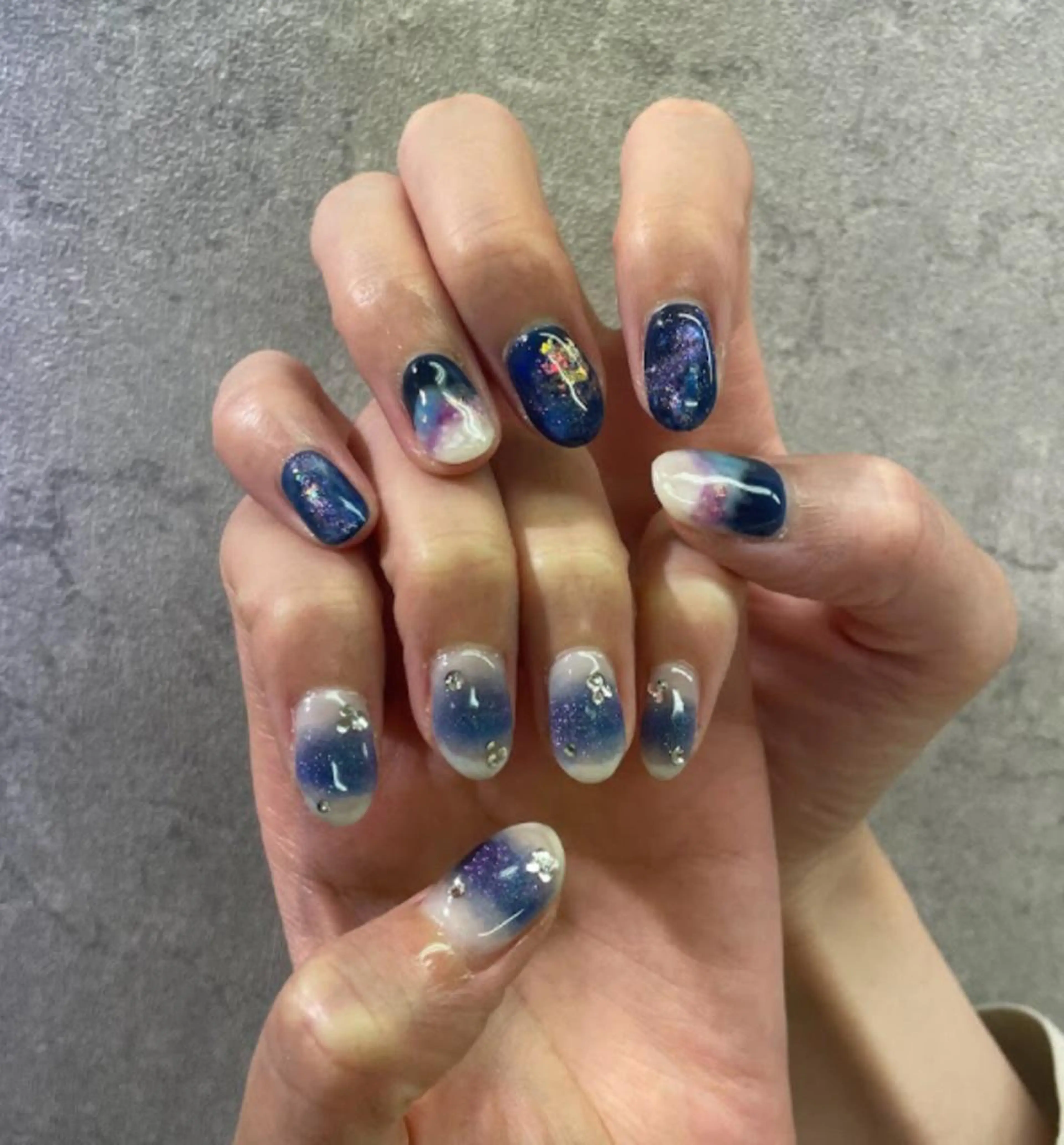 ネイル アートネイル ジェルネイル ニュアンスネイル スカルプネイル ハンドネイル nailstudio eviz新宿店のネイルデザイン